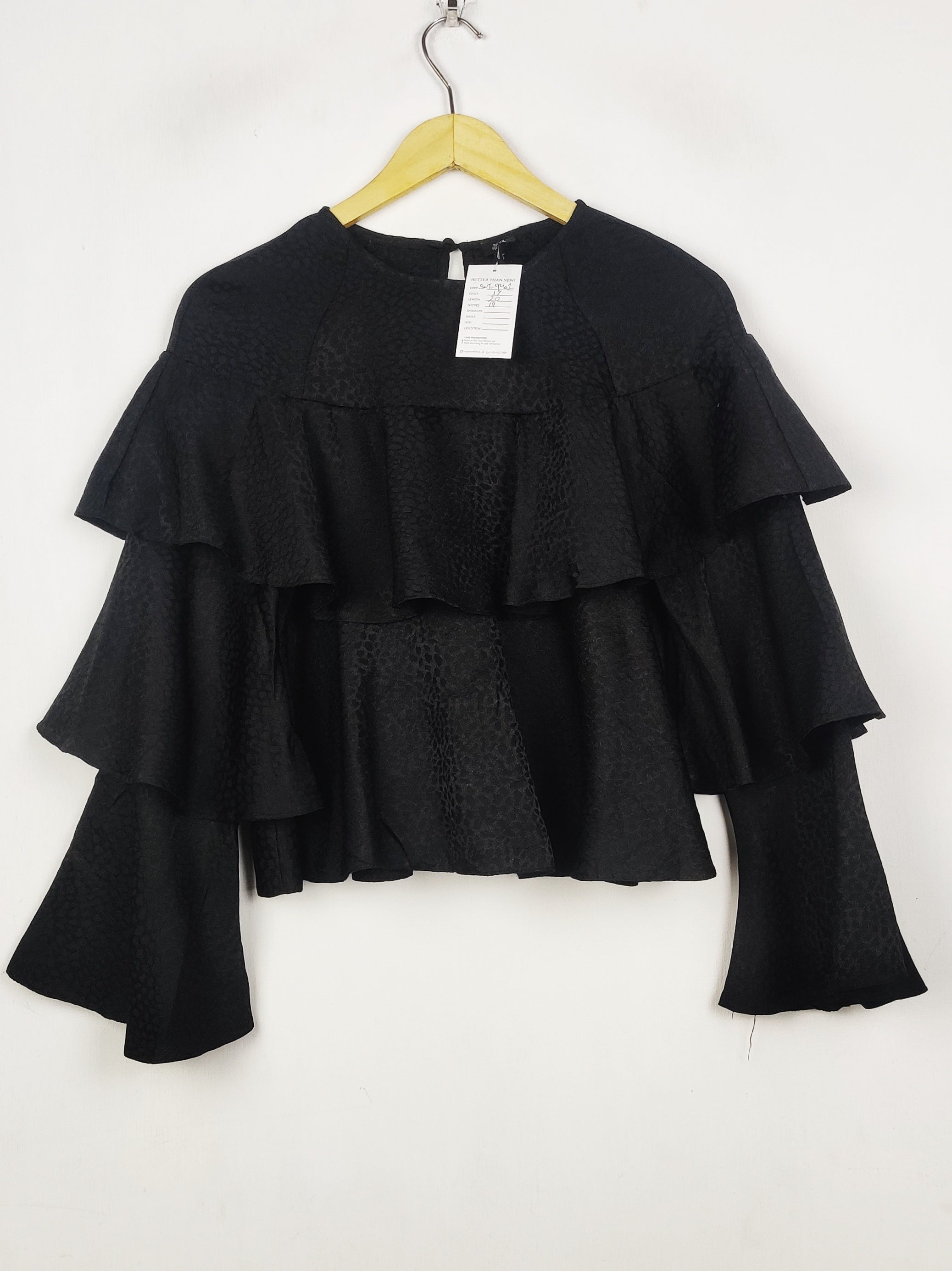 Buy online pre-used pre-loved 100% authentic & Original branded River Island (SWT-9401) available in Pakistan. Top international brands avilable.