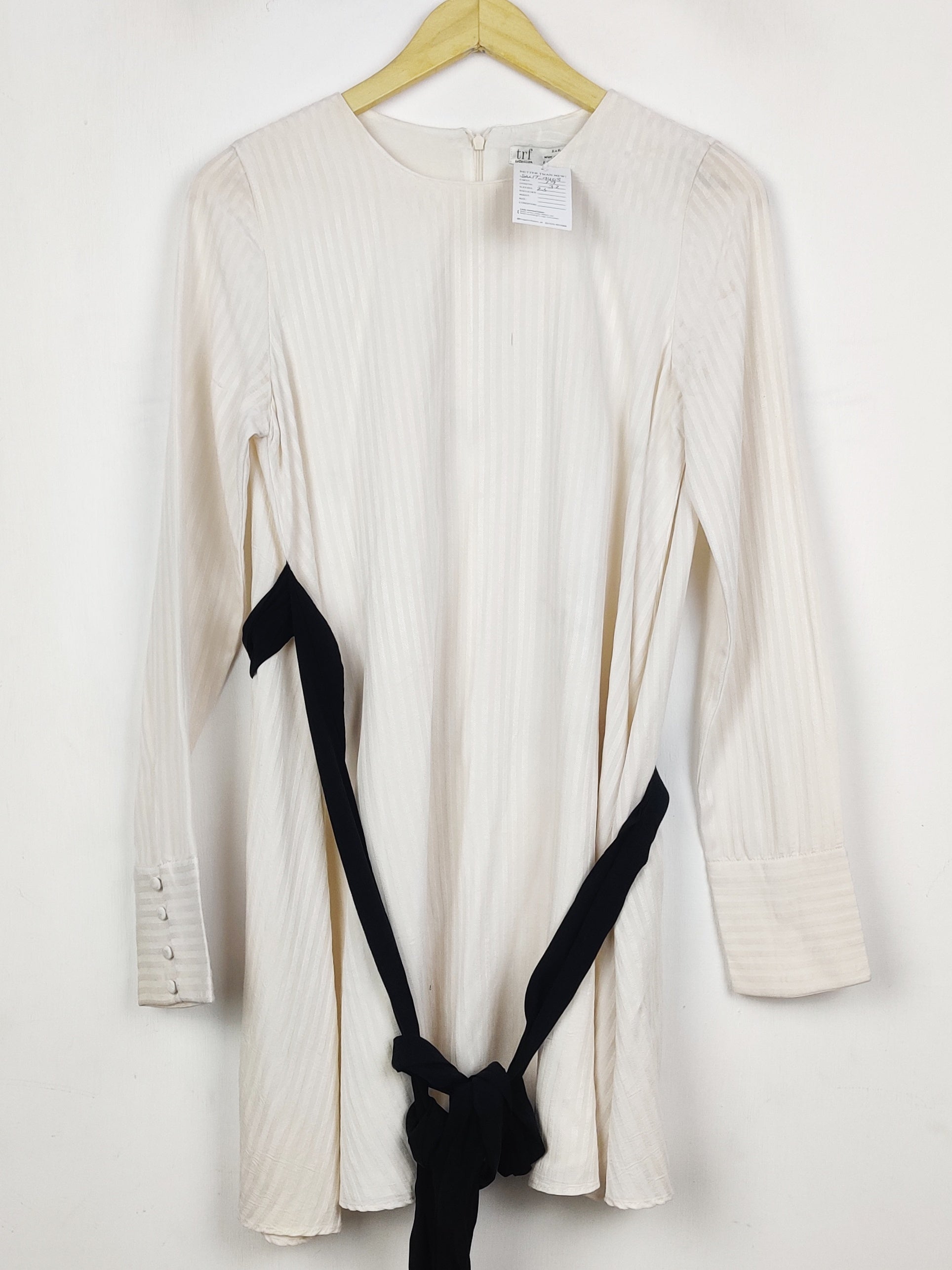 Buy online pre-used pre-loved 100% authentic & Original branded Zara (SWT-9403) available in Pakistan. Top international brands avilable.