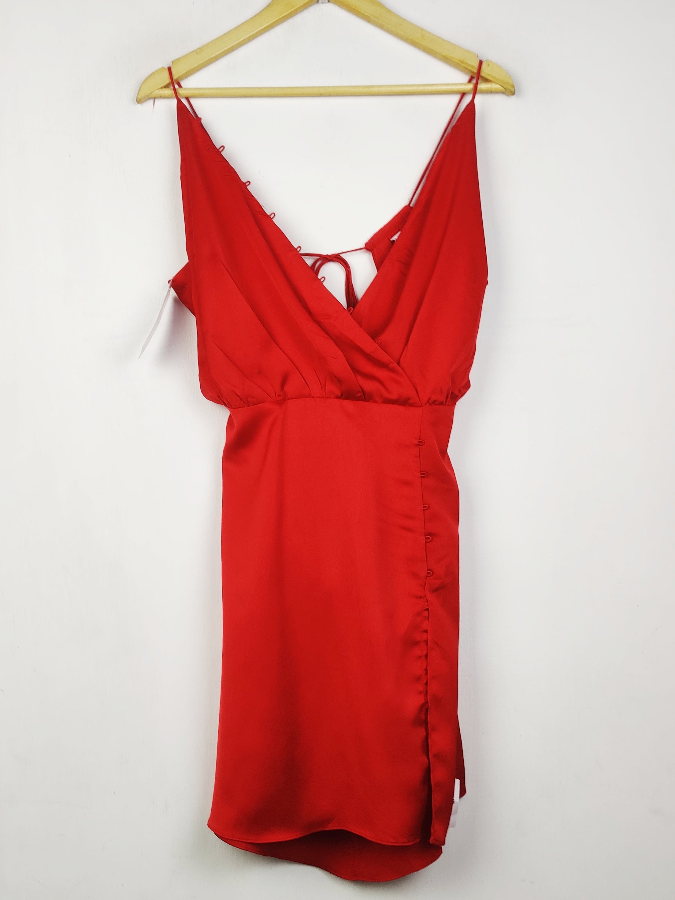 Buy online pre-used pre-loved 100% authentic & Original branded Unknown Brand (SWT-9424) available in Pakistan. Top international brands avilable.