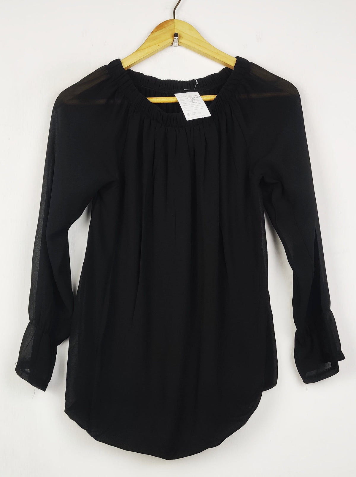 Buy online pre-used pre-loved 100% authentic & Original branded Unknown Brand (SWT-9427) available in Pakistan. Top international brands avilable.