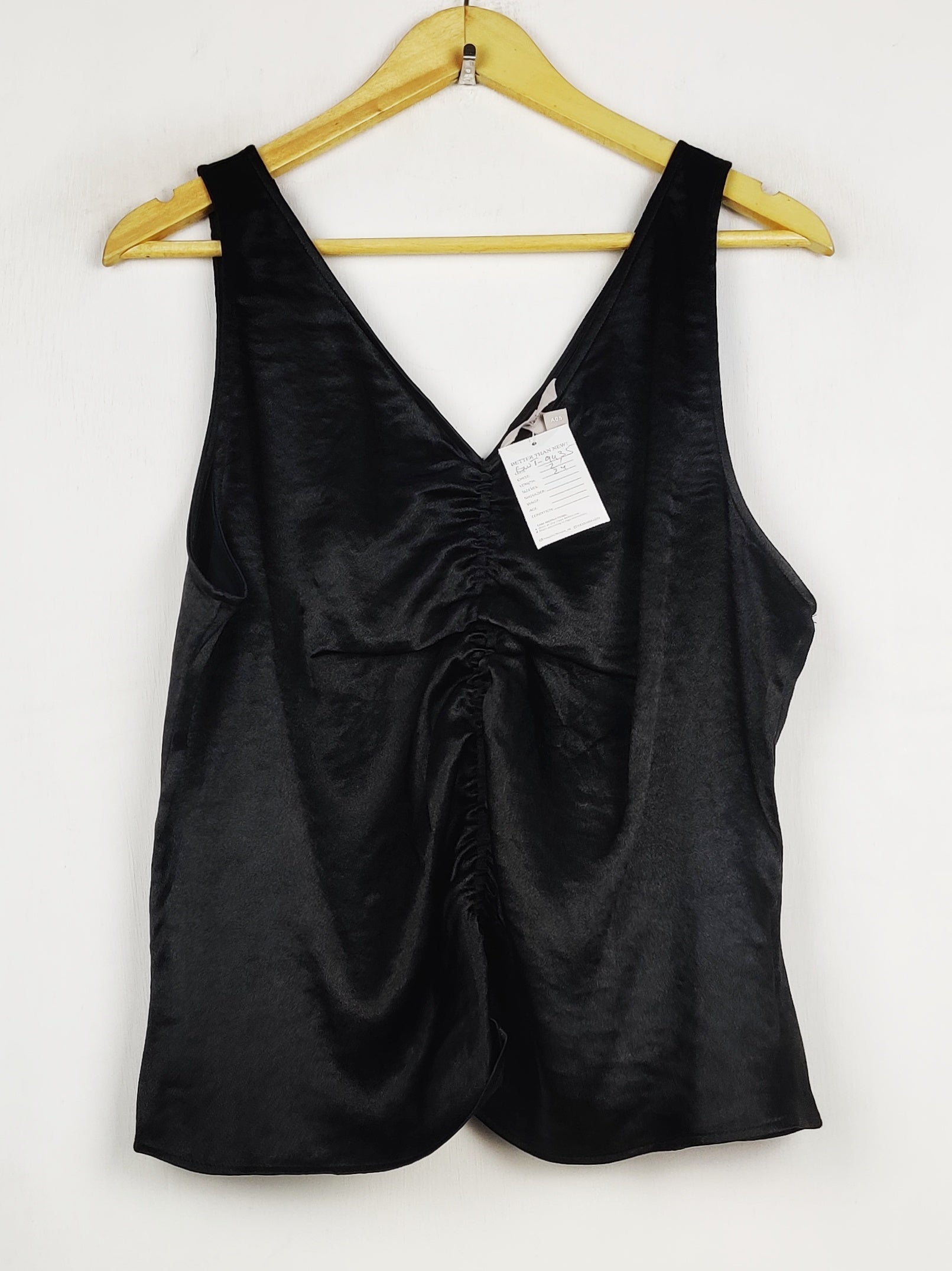 Buy online pre-used pre-loved 100% authentic & Original branded H&M (SWT-9435) available in Pakistan. Top international brands avilable.