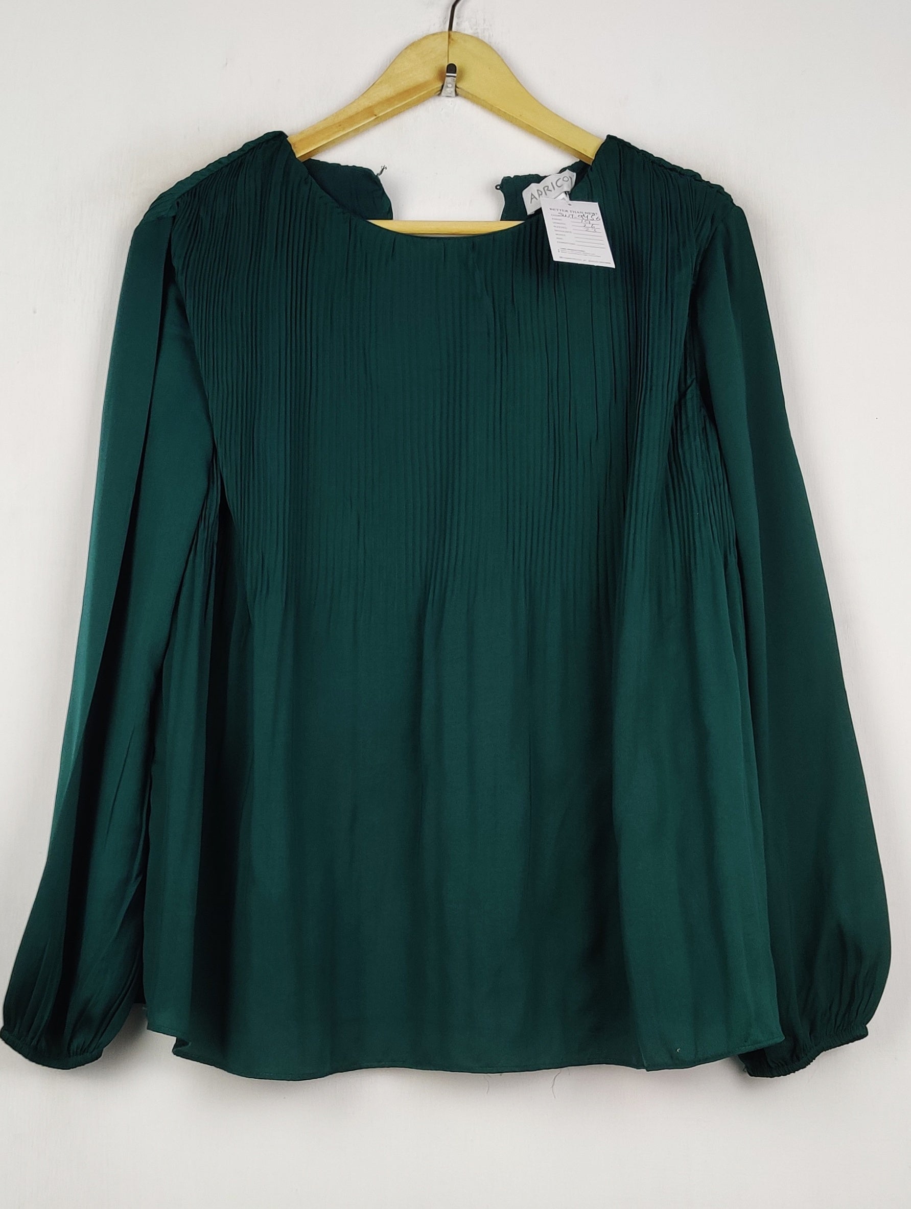 Buy online pre-used pre-loved 100% authentic & Original branded Apricot (SWT-9456) available in Pakistan. Top international brands avilable.