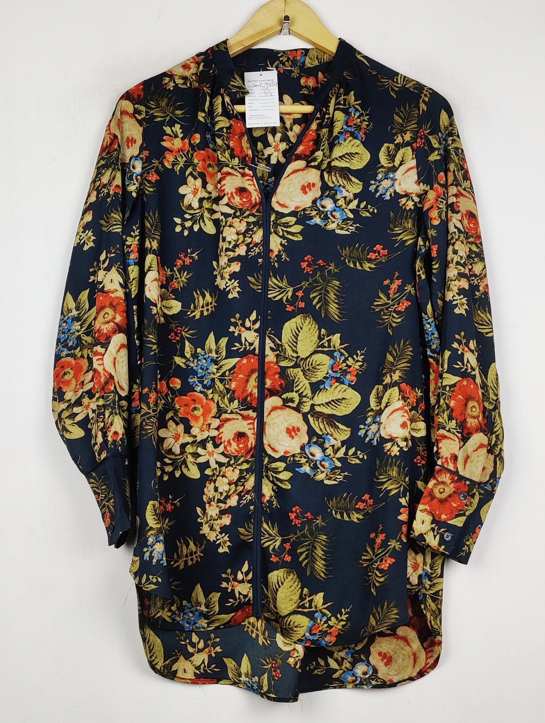 Buy online pre-used pre-loved 100% authentic & Original branded Unknown Brand (SWT-9457) available in Pakistan. Top international brands avilable.