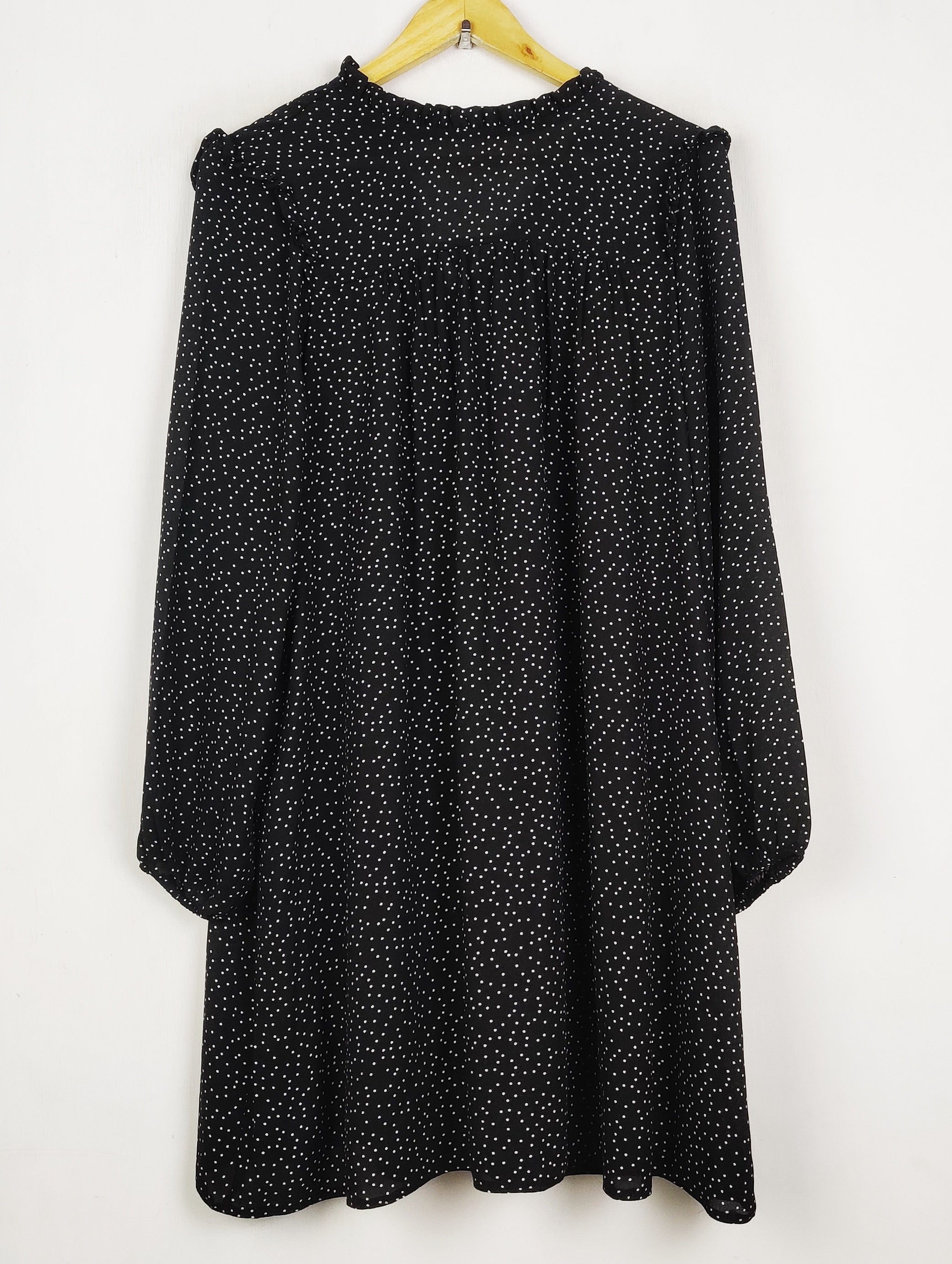 Buy online pre-used pre-loved 100% authentic & Original branded Primark (SWT-9462) available in Pakistan. Top international brands avilable.