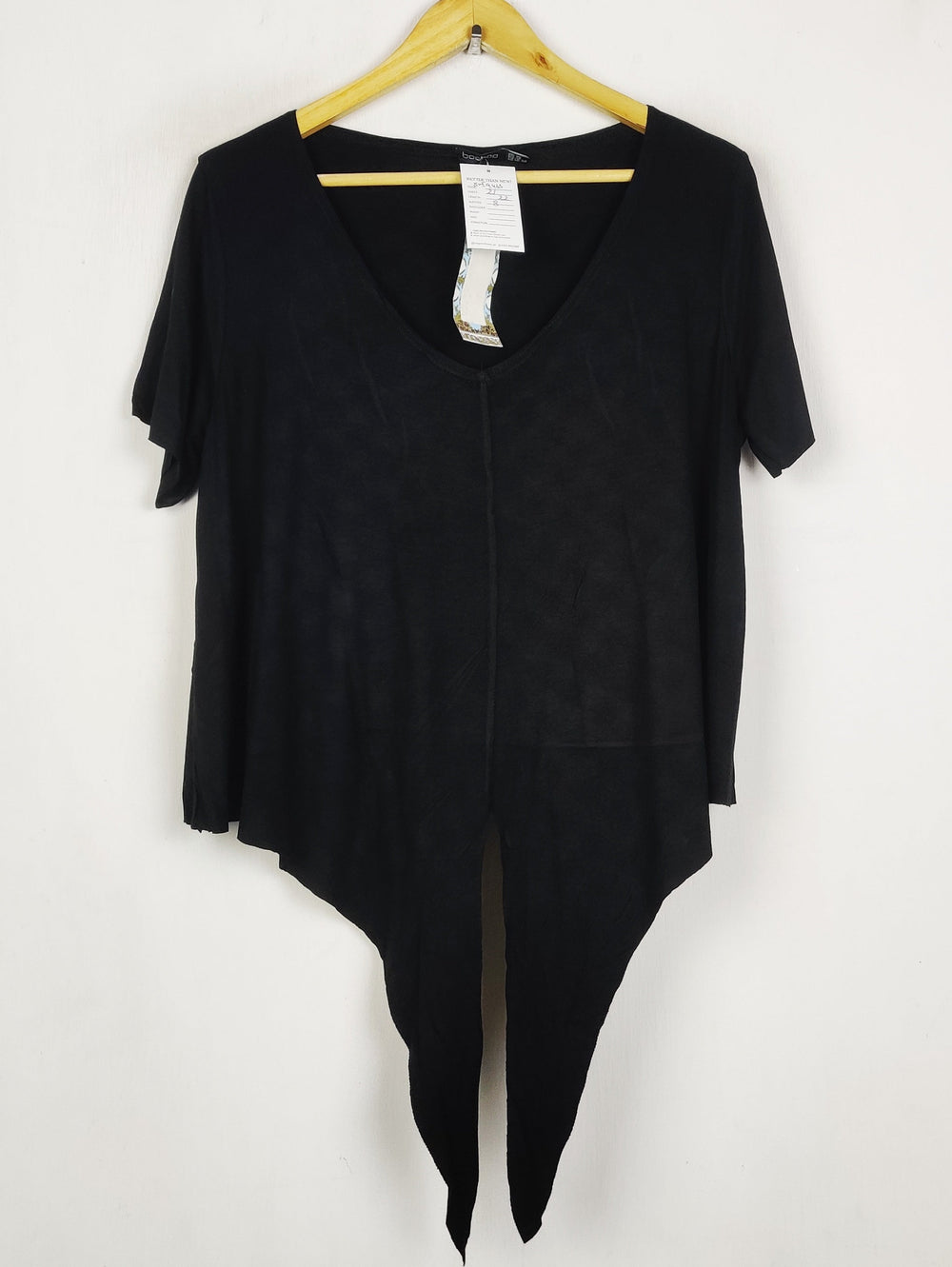 Buy online pre-used pre-loved 100% authentic & Original branded Boohoo (SWT-9463) available in Pakistan. Top international brands avilable.