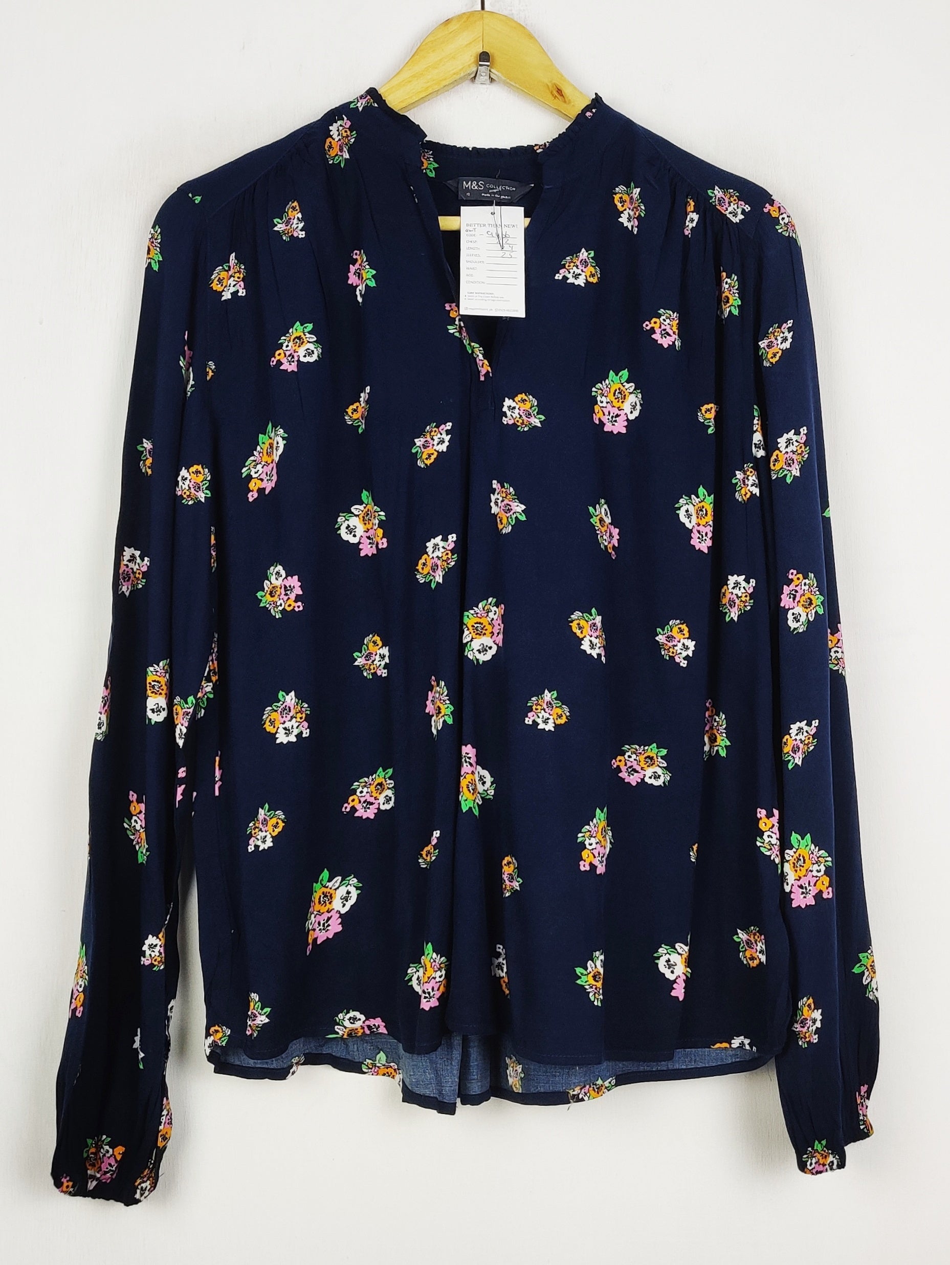 Buy online pre-used pre-loved 100% authentic & Original branded Marks & Spencer (SWT-9466) available in Pakistan. Top international brands avilable.