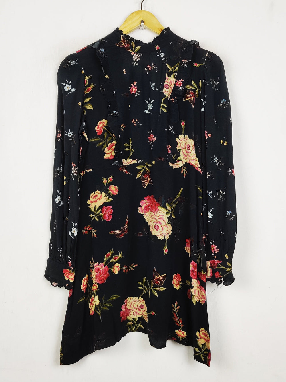Buy online pre-used pre-loved 100% authentic & Original branded Zara (SWT-9468) available in Pakistan. Top international brands avilable.