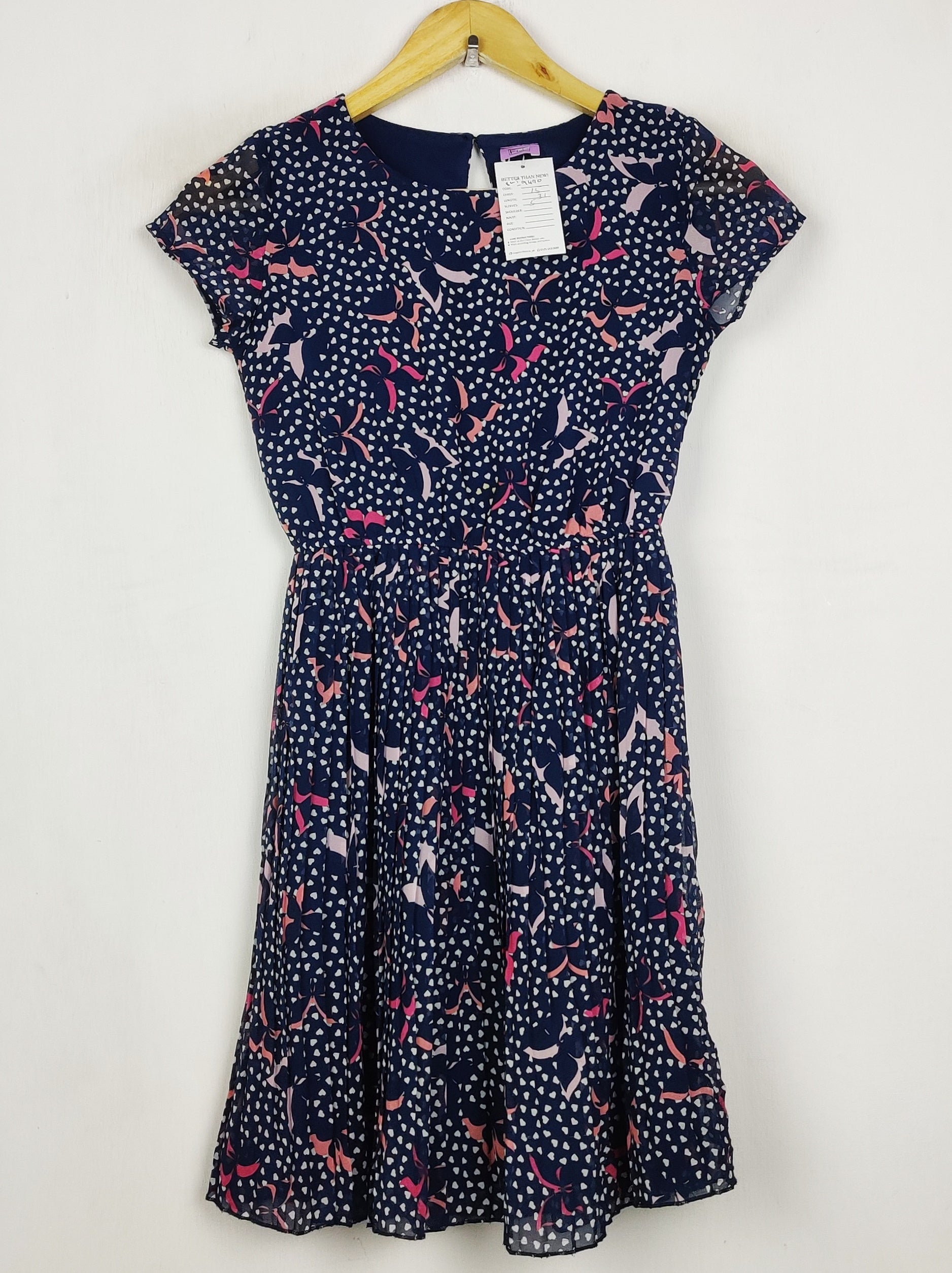 Buy online pre-used pre-loved 100% authentic & Original branded F&F (SWT-9470) available in Pakistan. Top international brands avilable.