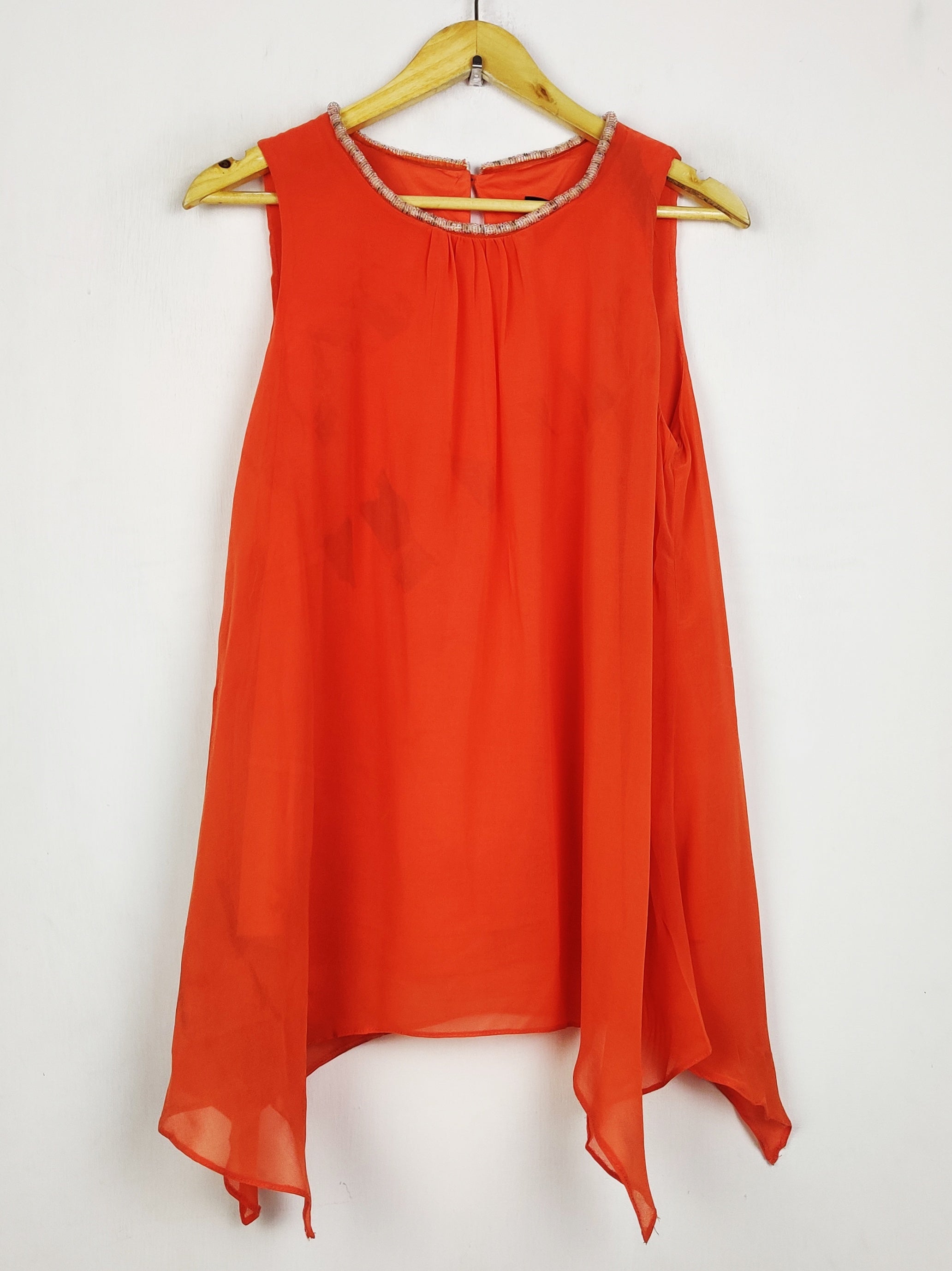 Buy online pre-used pre-loved 100% authentic & Original branded Wallis (SWT-9487) available in Pakistan. Top international brands avilable.