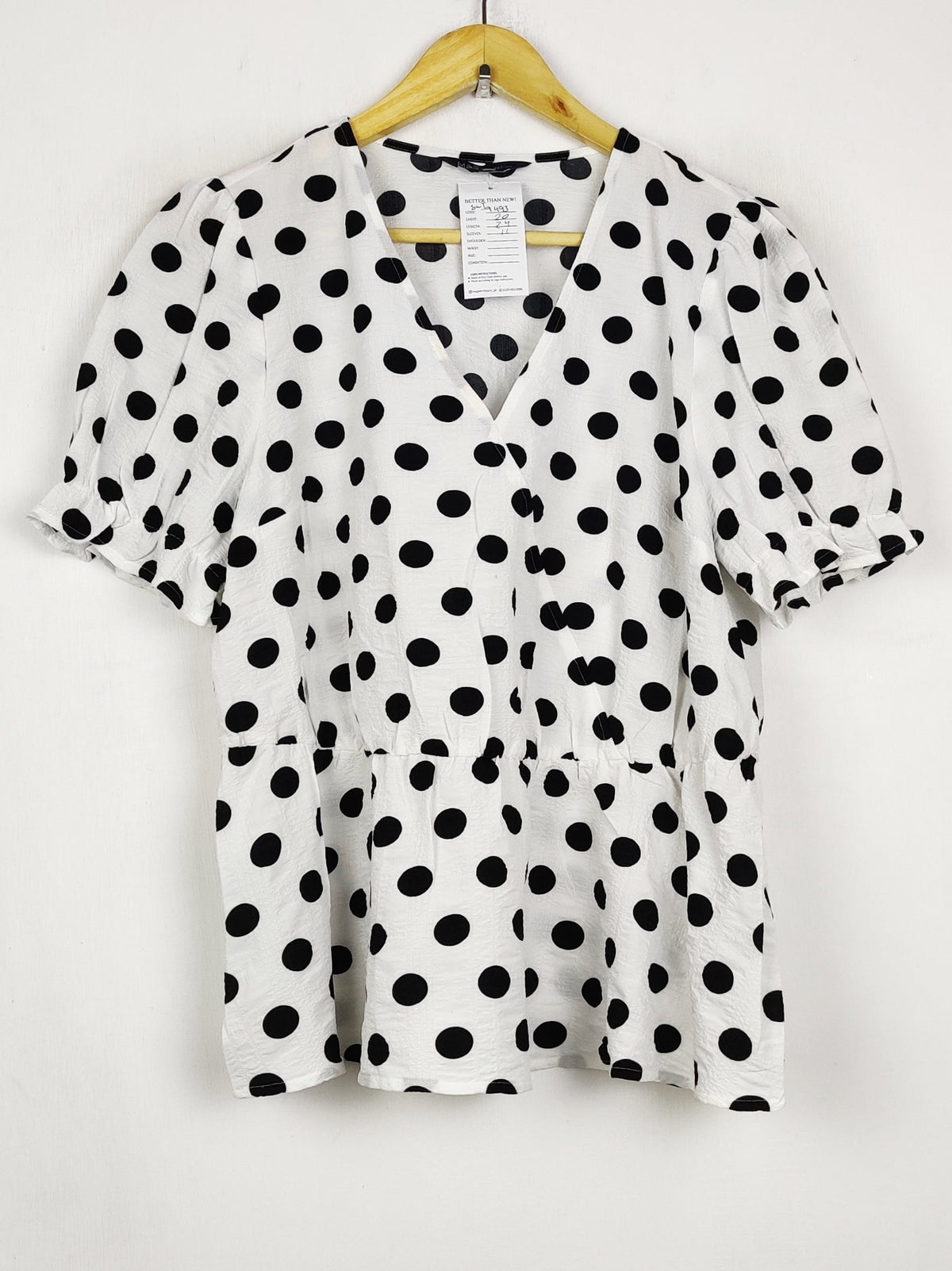 Buy online pre-used pre-loved 100% authentic & Original branded Marks & Spencer (SWT-9493) available in Pakistan. Top international brands avilable.