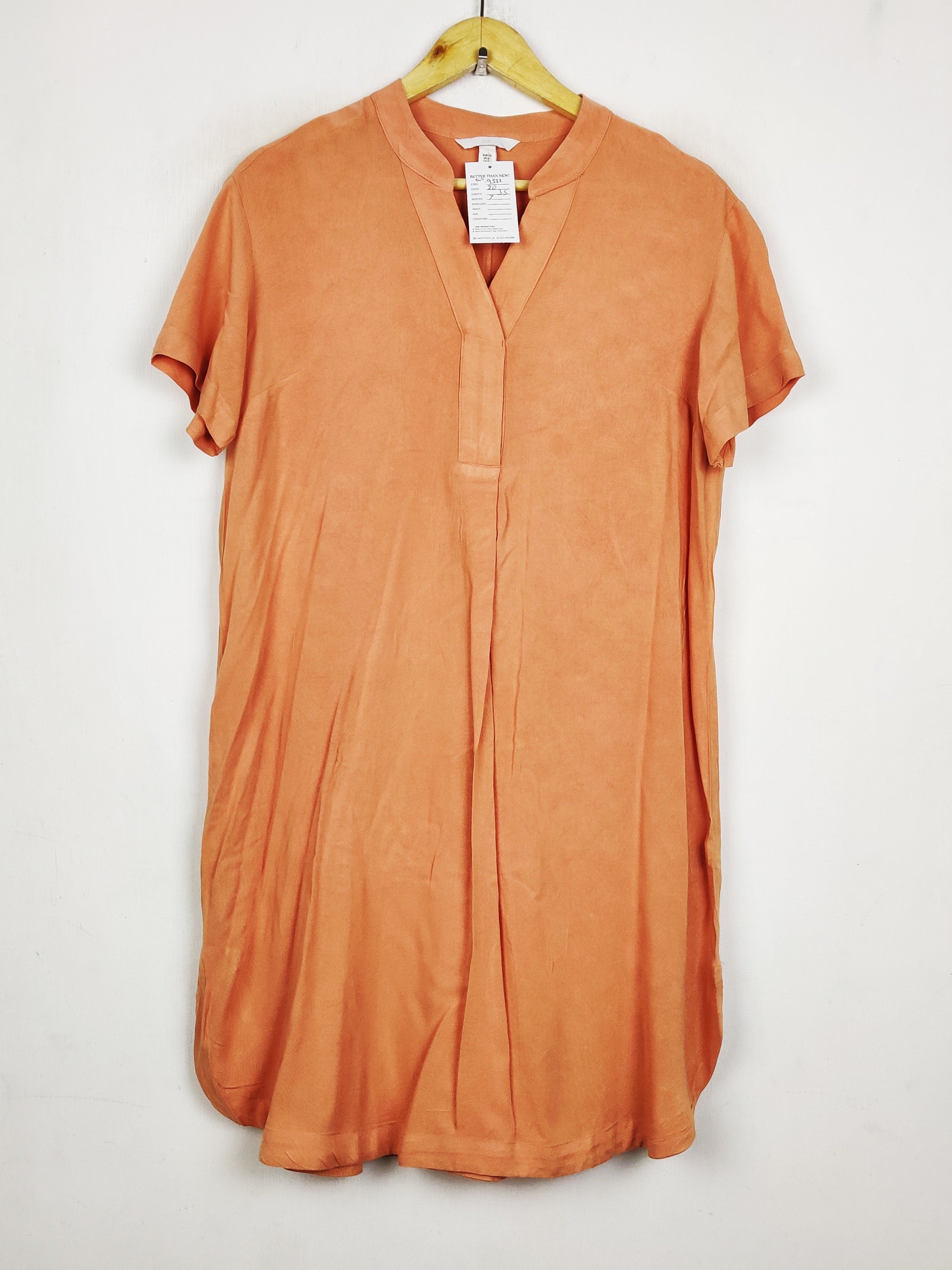 Buy online pre-used pre-loved 100% authentic & Original branded H&M (SWT-9522) available in Pakistan. Top international brands avilable.
