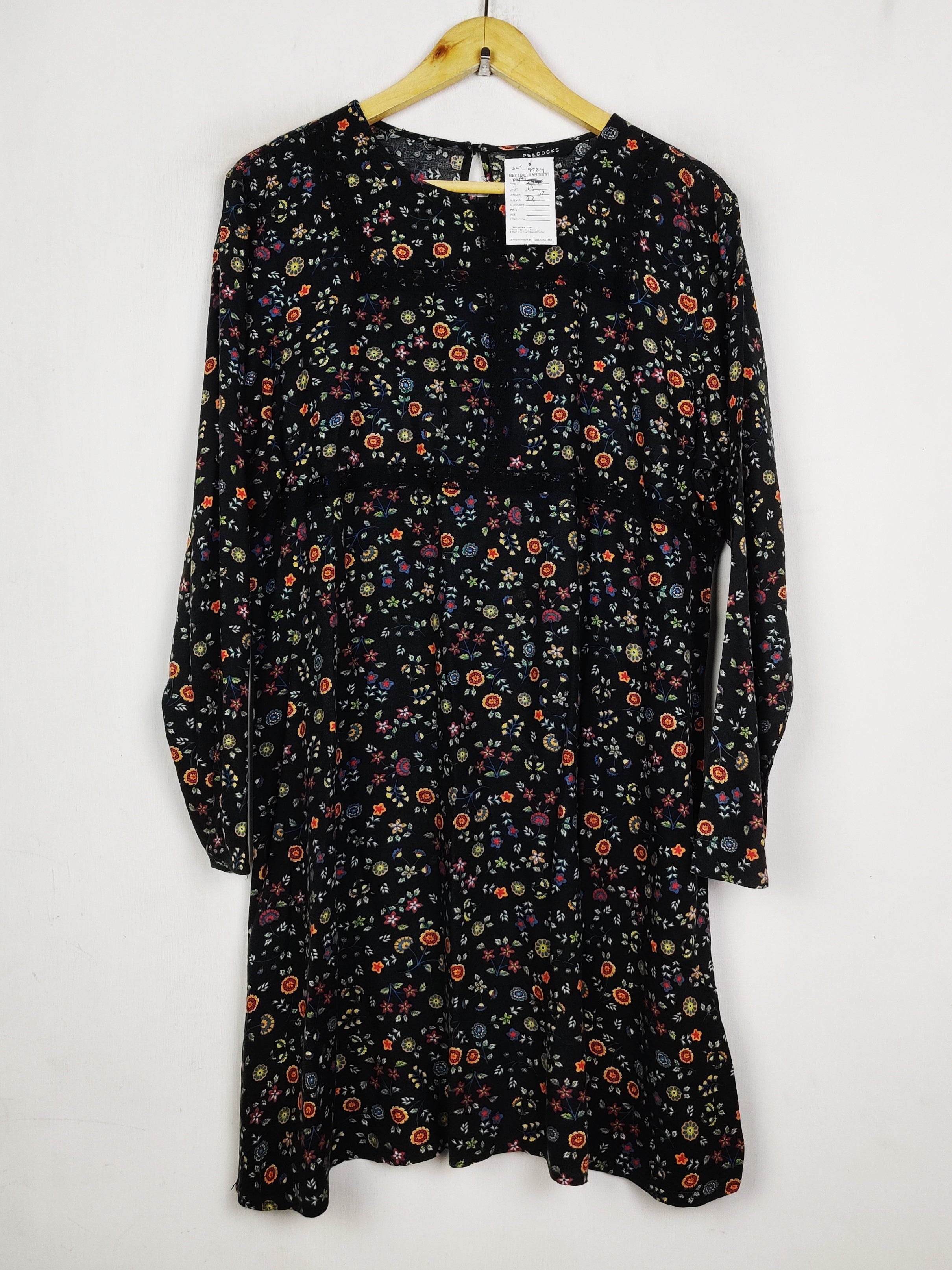Buy online pre-used pre-loved 100% authentic & Original branded Peacocks (SWT-9524) available in Pakistan. Top international brands avilable.