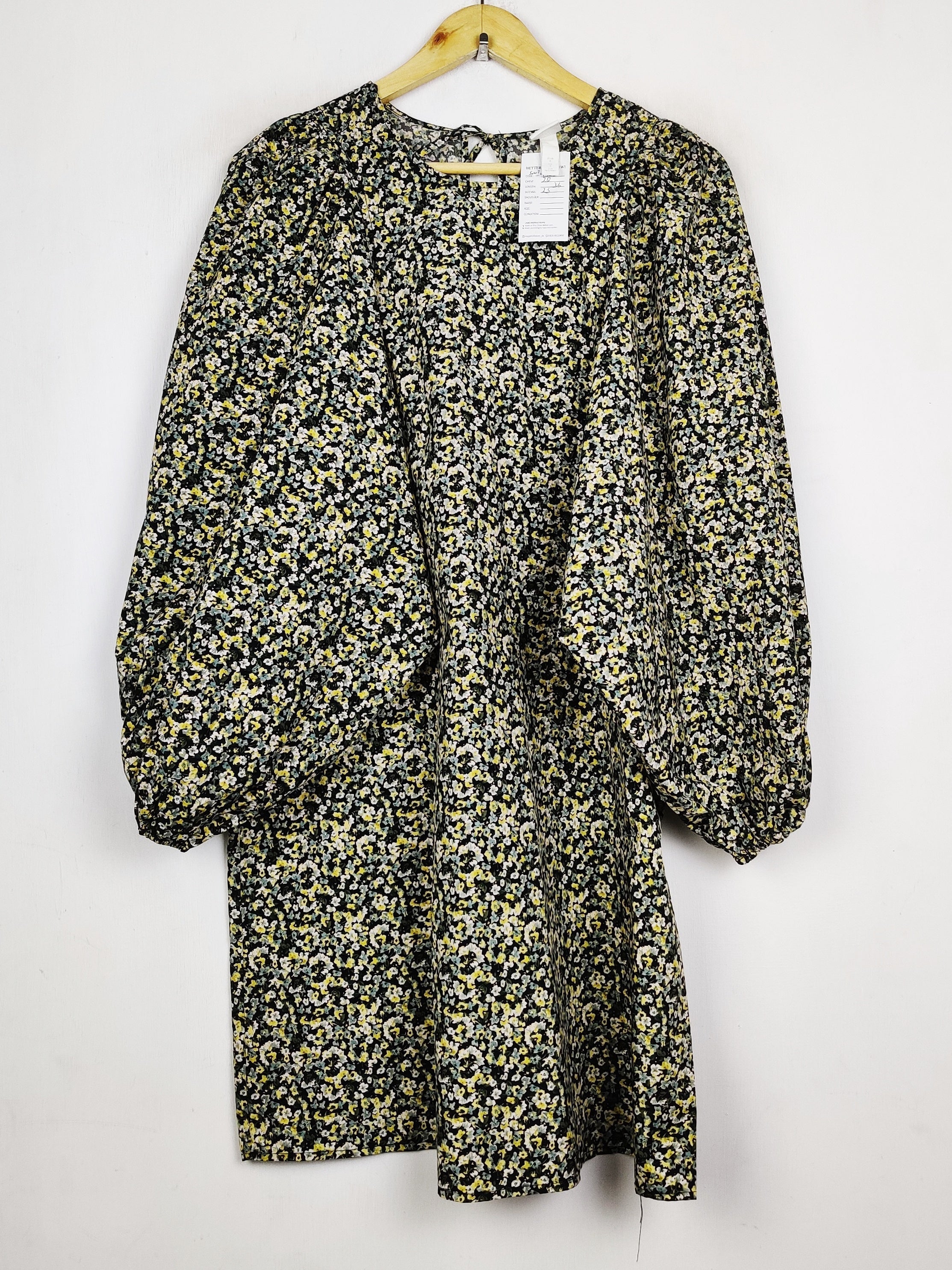 Buy online pre-used pre-loved 100% authentic & Original branded H&M (SWT-9525) available in Pakistan. Top international brands avilable.