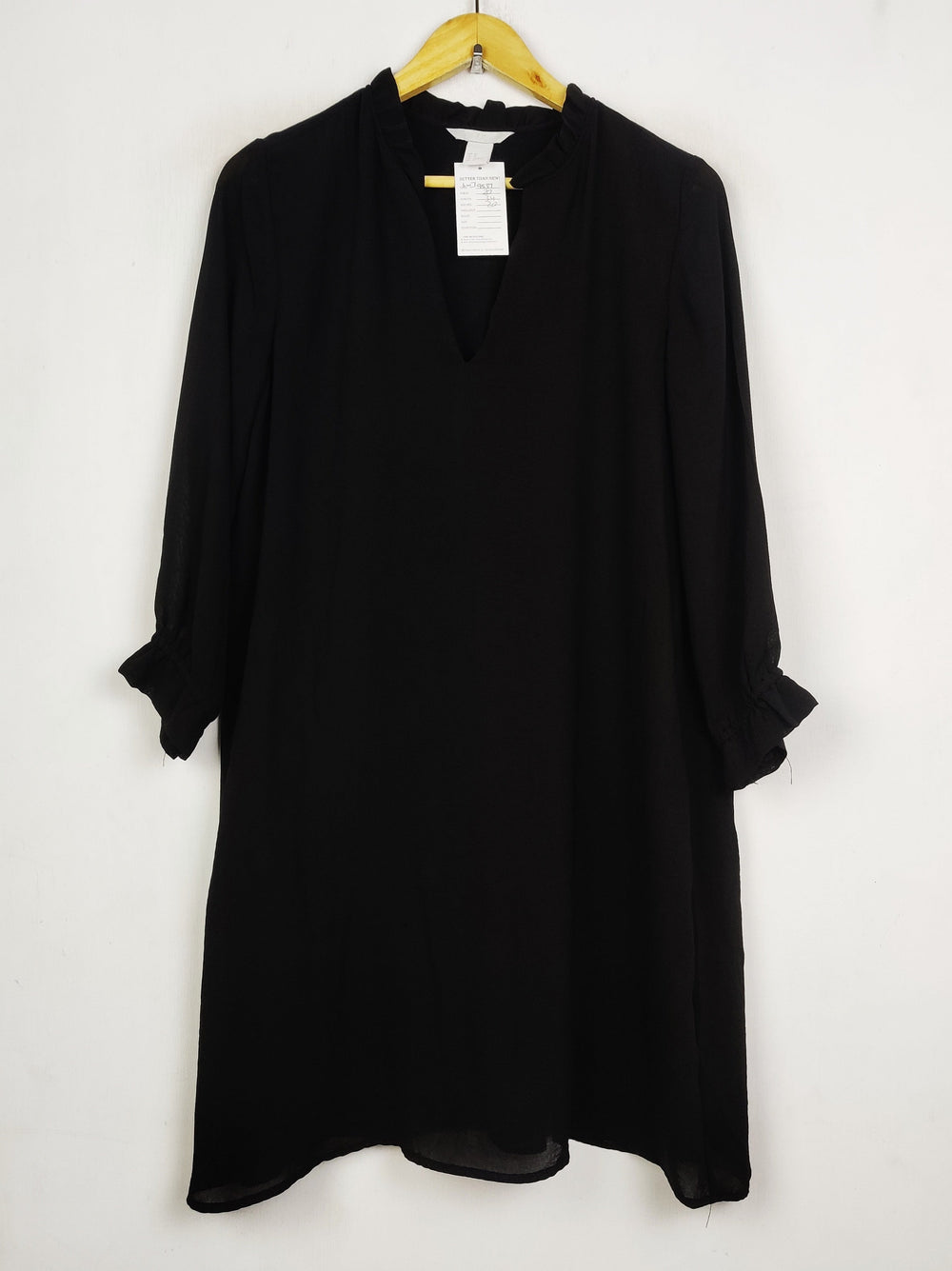 Buy online pre-used pre-loved 100% authentic & Original branded H&M (SWT-9537) available in Pakistan. Top international brands avilable.