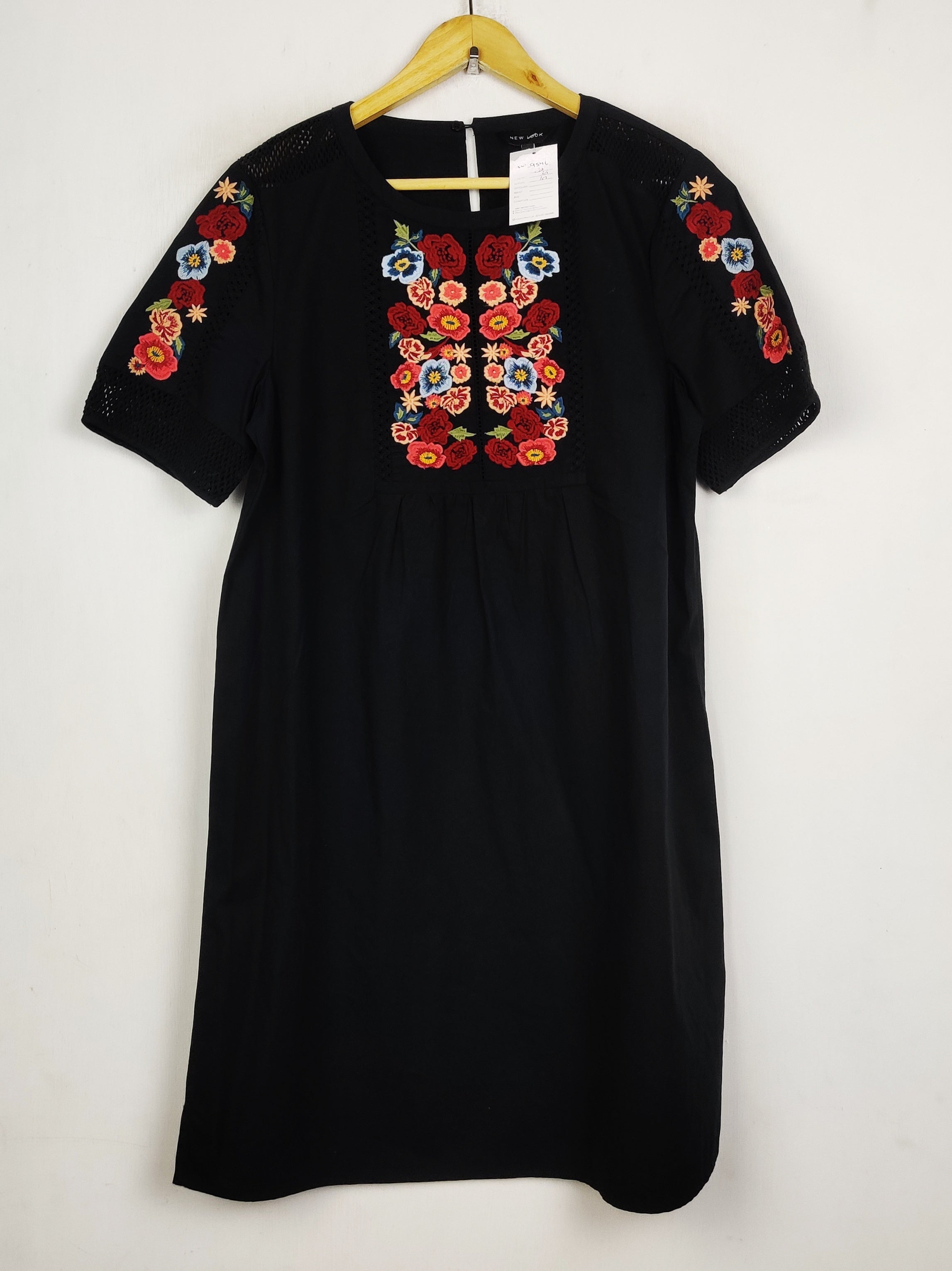 Buy online pre-used pre-loved 100% authentic & Original branded New Look (SWT-9546) available in Pakistan. Top international brands avilable.