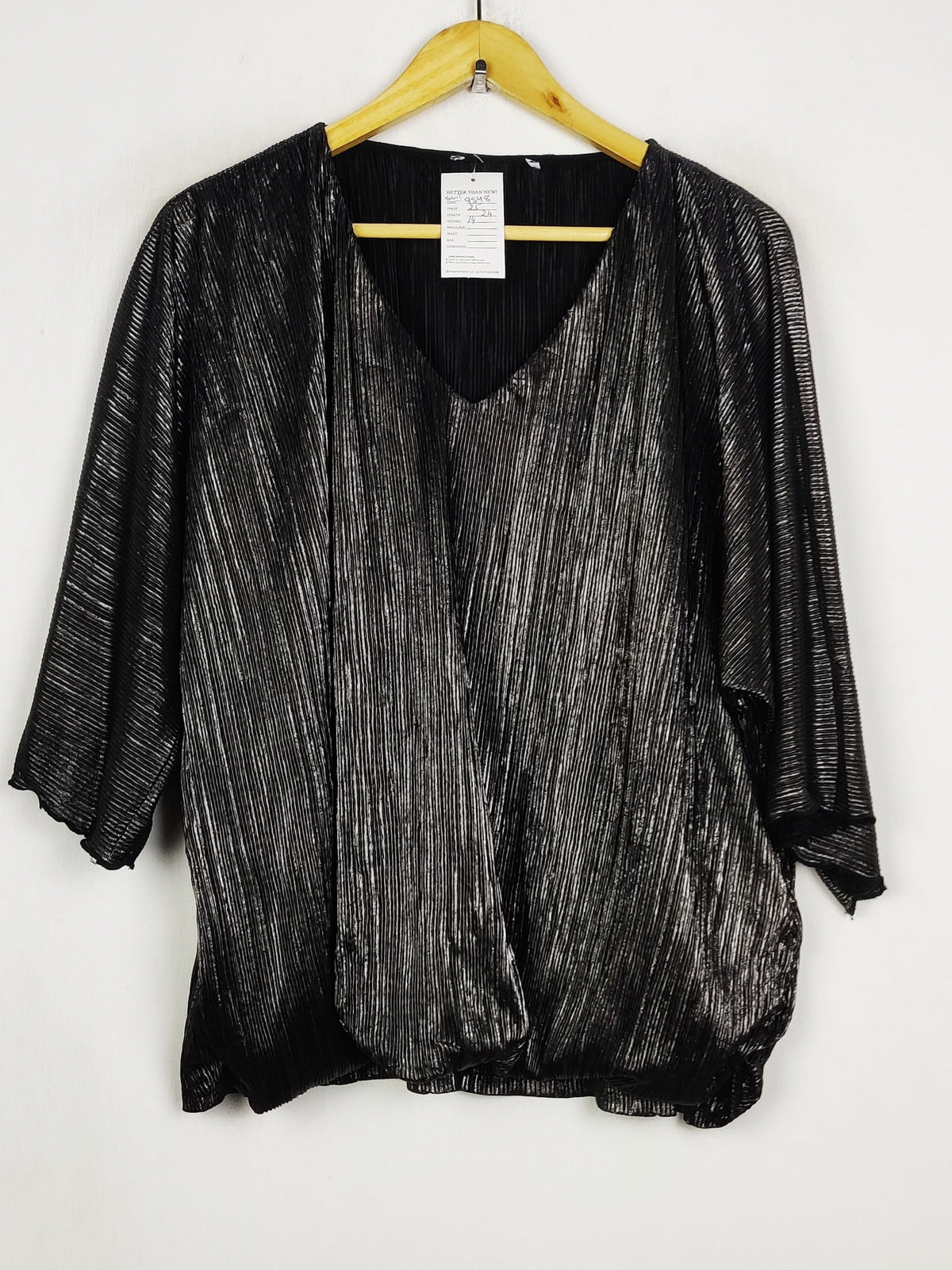 Buy online pre-used pre-loved 100% authentic & Original branded Unknown Brand (SWT-9548) available in Pakistan. Top international brands avilable.