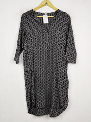 Buy online pre-used pre-loved 100% authentic & Original branded H&M (SWT-9559) available in Pakistan. Top international brands avilable.