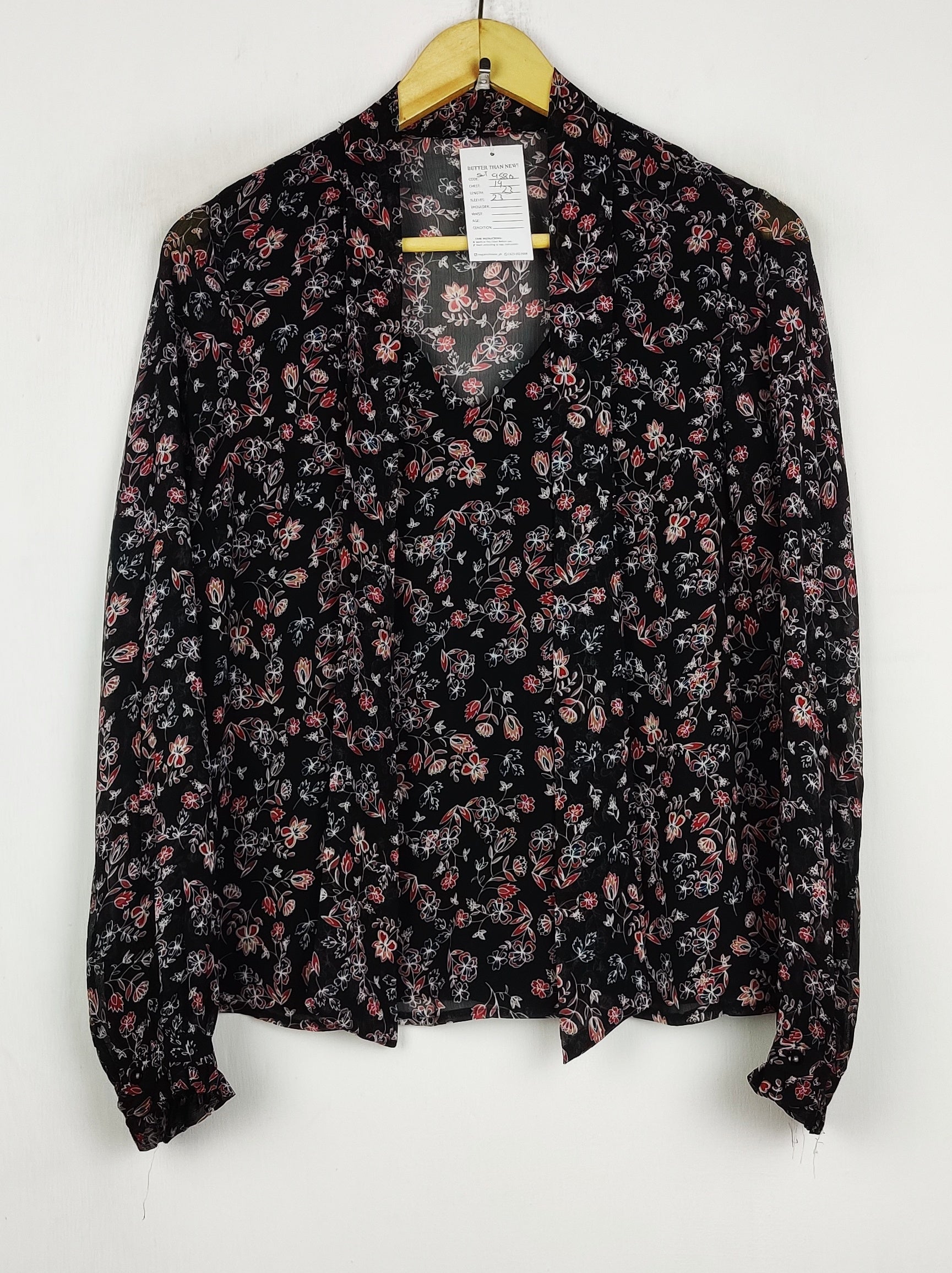 Buy online pre-used pre-loved 100% authentic & Original branded Unknown Brand (SWT-9580) available in Pakistan. Top international brands avilable.