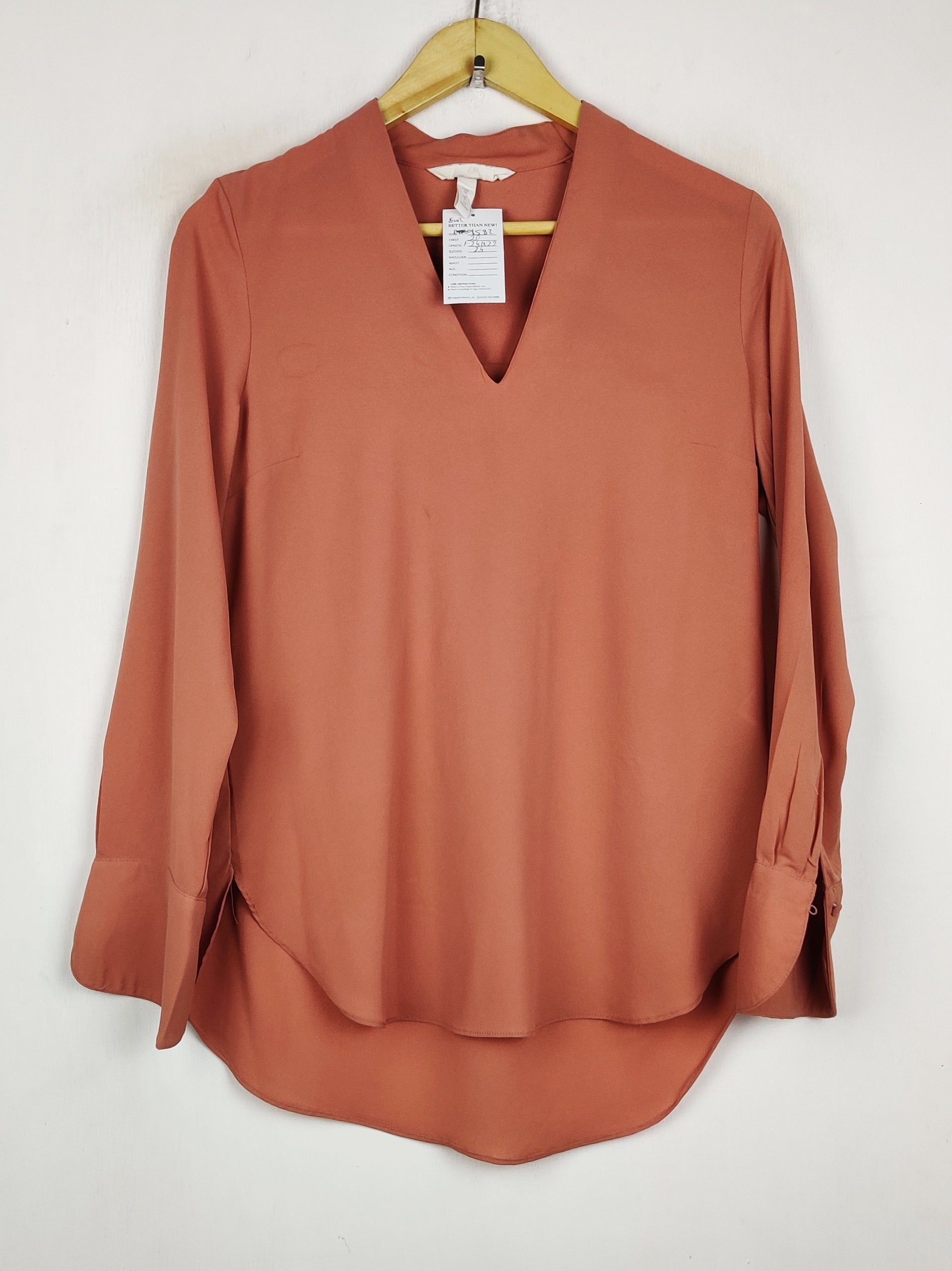Buy online pre-used pre-loved 100% authentic & Original branded H&M (SWT-9582) available in Pakistan. Top international brands avilable.