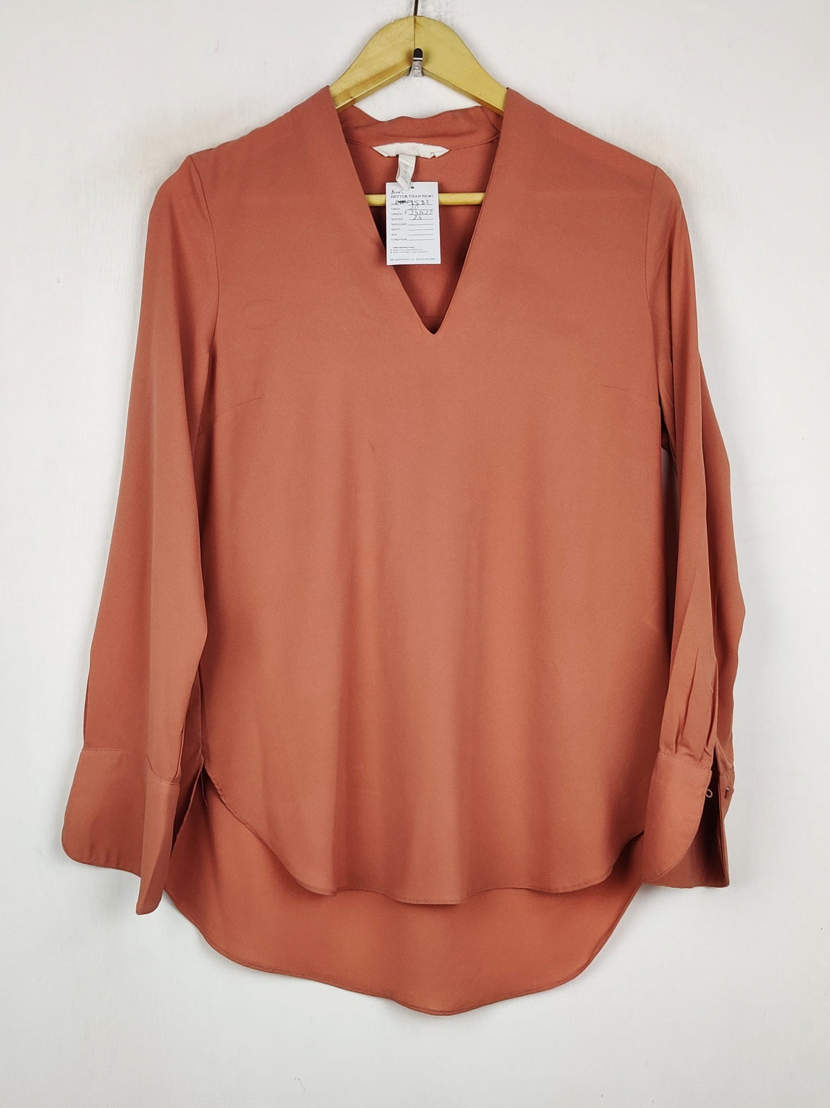 Buy online pre-used pre-loved 100% authentic & Original branded H&M (SWT-9582) available in Pakistan. Top international brands avilable.