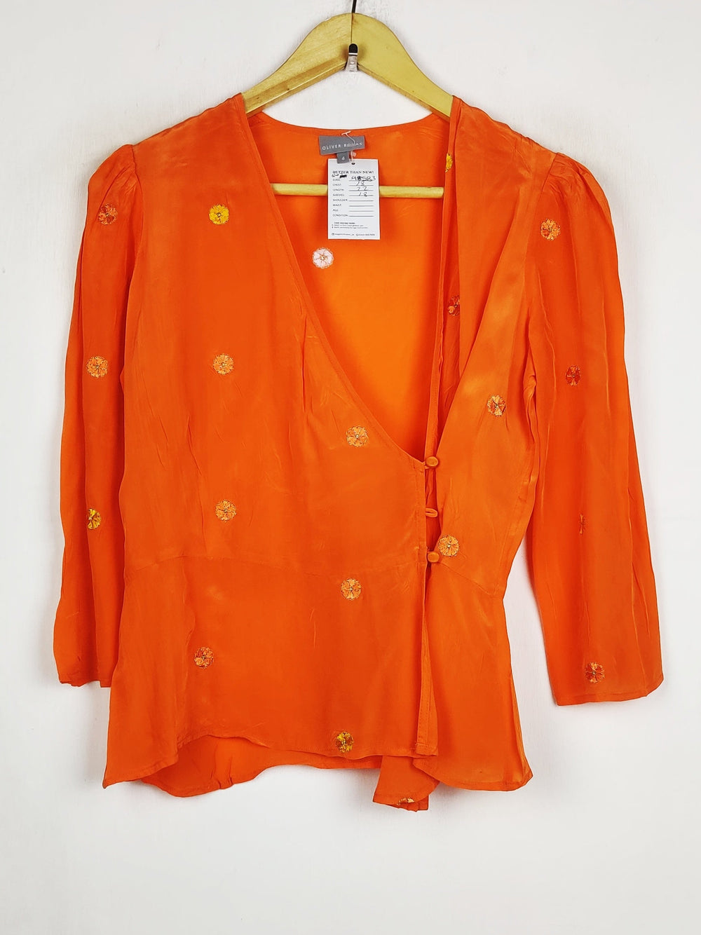 Buy online pre-used pre-loved 100% authentic & Original branded Oliver Bonas (SWT-9583) available in Pakistan. Top international brands avilable.