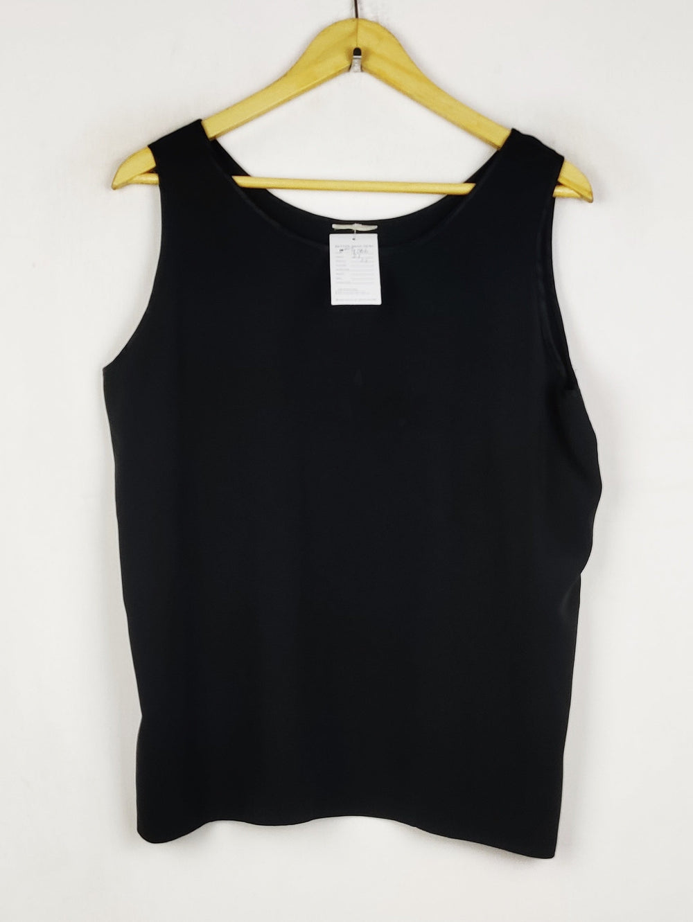 Buy online pre-used pre-loved 100% authentic & Original branded Unknown Brand (SWT-9586) available in Pakistan. Top international brands avilable.