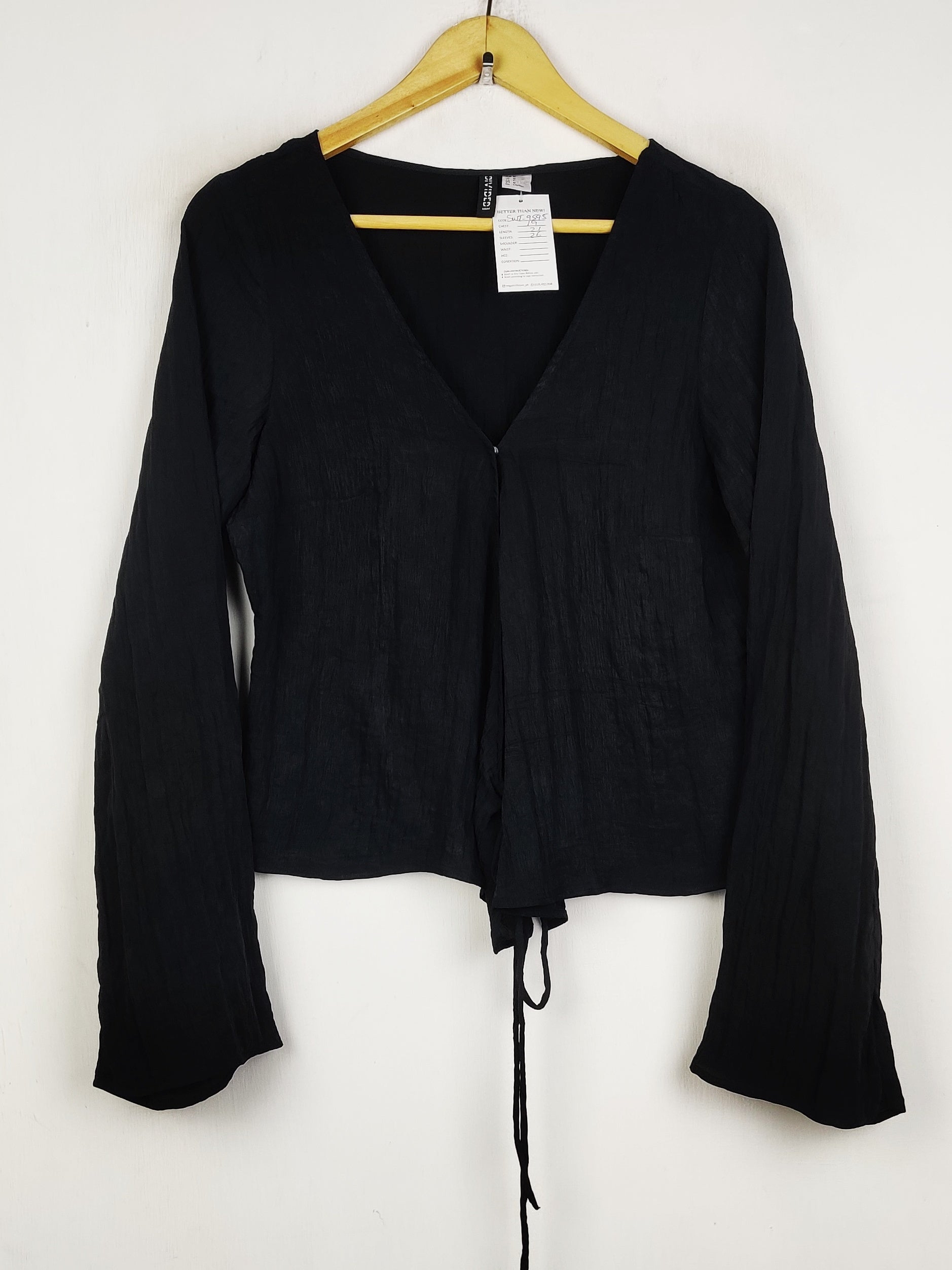 Buy online pre-used pre-loved 100% authentic & Original branded H&M (SWT-9595) available in Pakistan. Top international brands avilable.