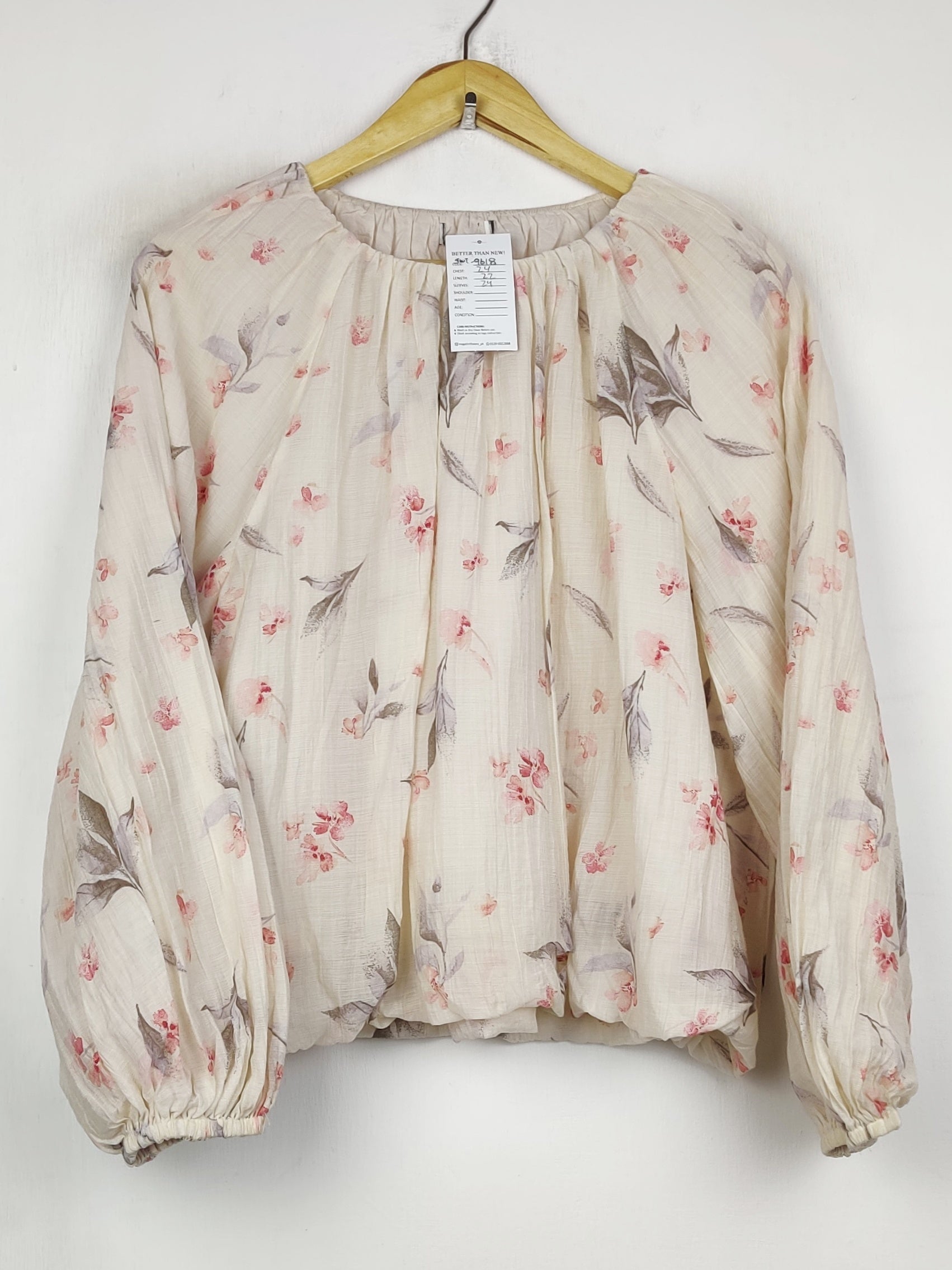 Buy online pre-used pre-loved 100% authentic & Original branded Unknown Brand (SWT-9618) available in Pakistan. Top international brands avilable.