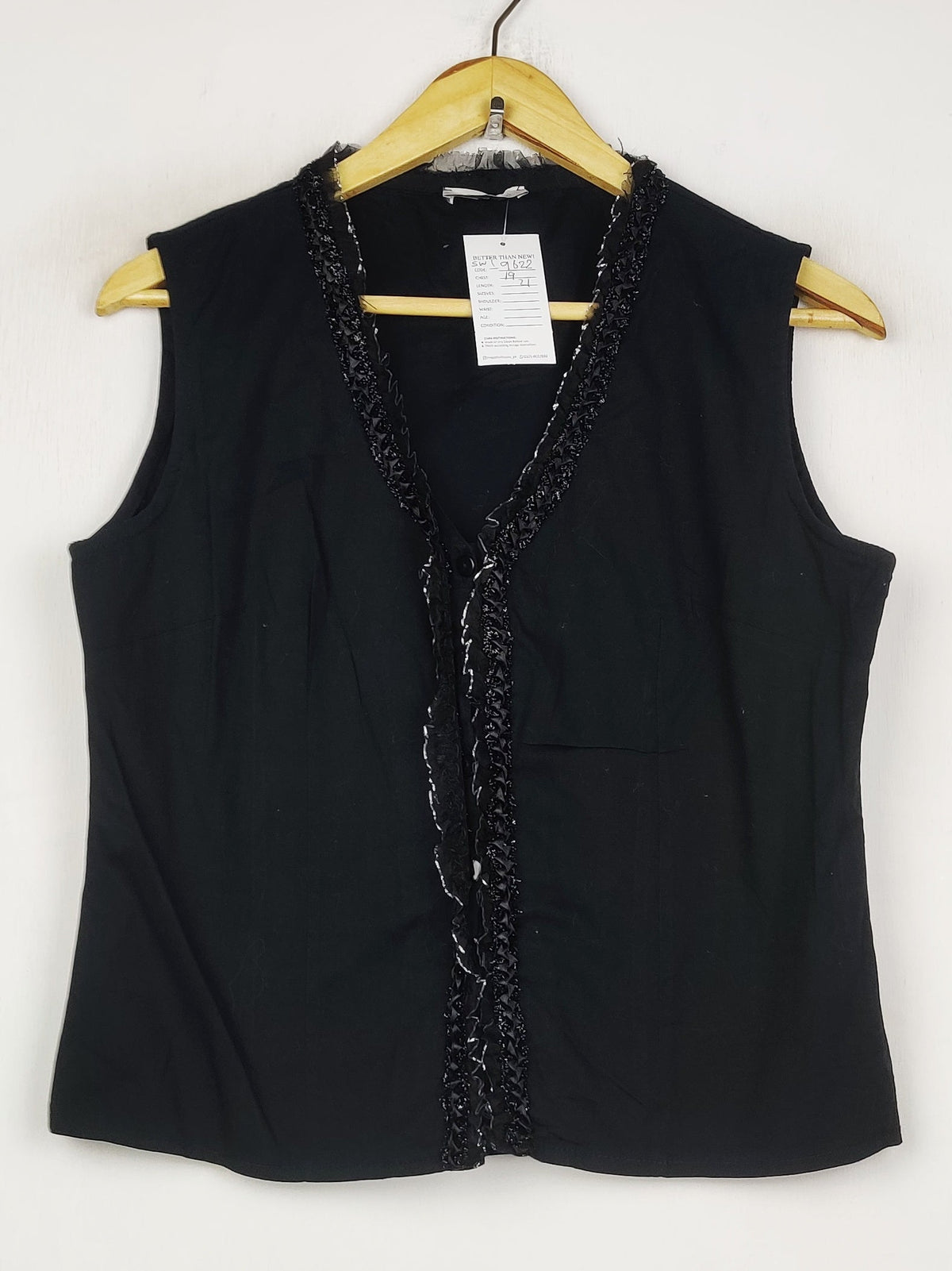 Buy online pre-used pre-loved 100% authentic & Original branded Lili Chic (SWT-9622) available in Pakistan. Top international brands avilable.