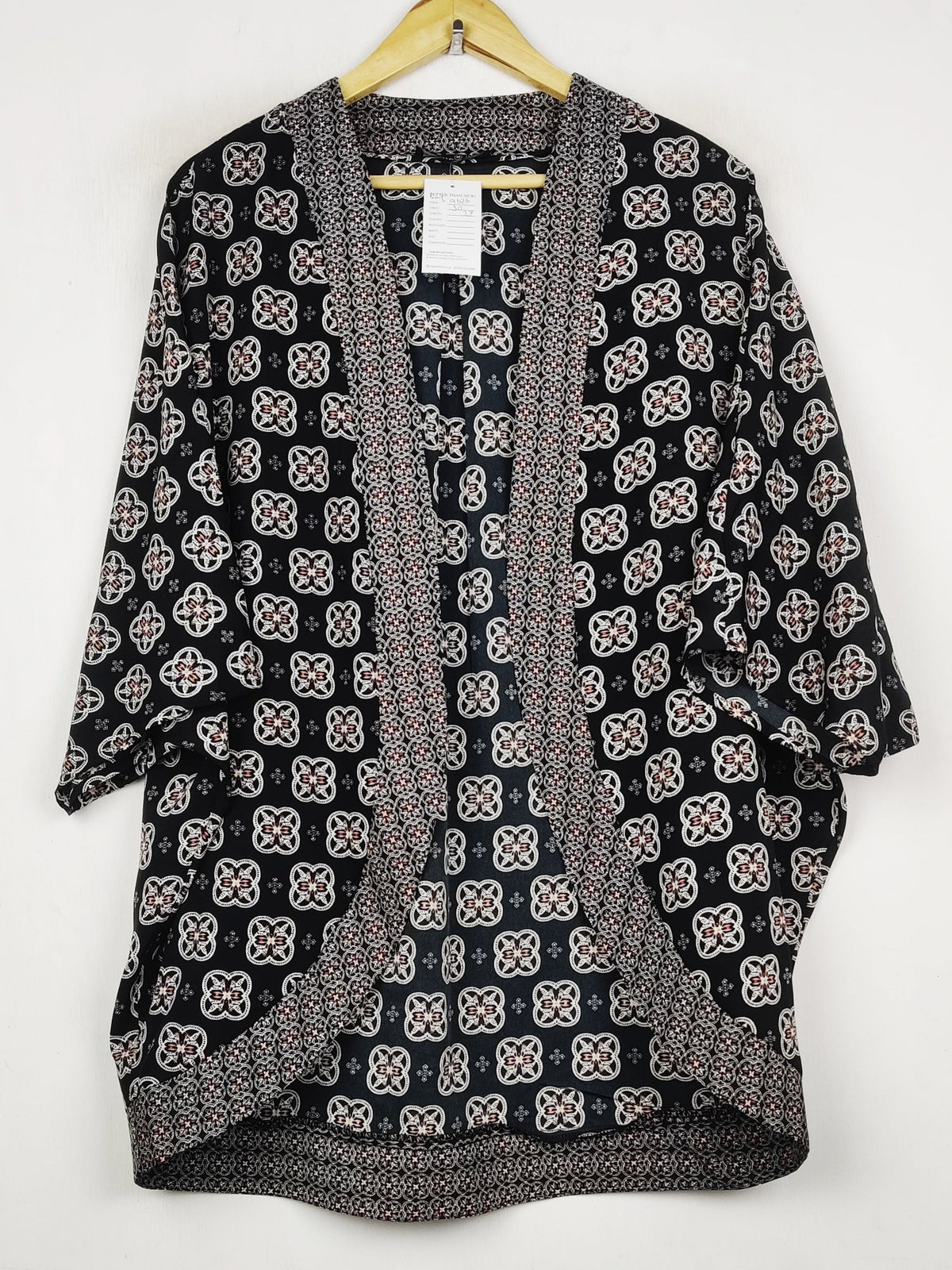 Buy online pre-used pre-loved 100% authentic & Original branded Atmosphere (SWT-9626) available in Pakistan. Top international brands avilable.