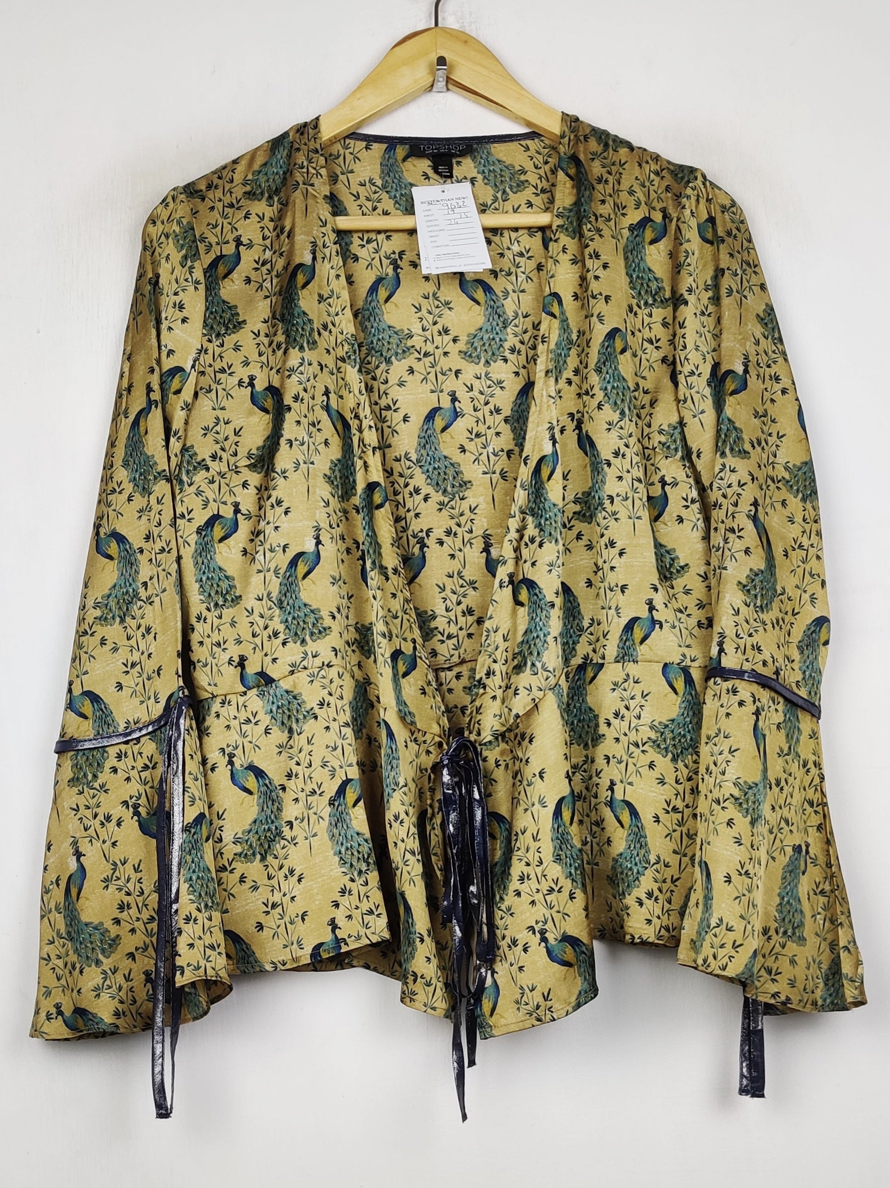 Buy online pre-used pre-loved 100% authentic & Original branded Topshop (SWT-9632) available in Pakistan. Top international brands avilable.