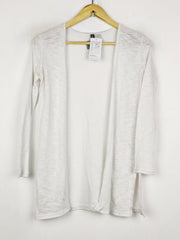 Buy online pre-used pre-loved 100% authentic & Original branded H&M (SWT-9643) available in Pakistan. Top international brands avilable.