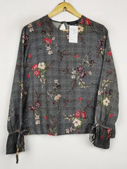 Buy online pre-used pre-loved 100% authentic & Original branded Primark (SWT-9645) available in Pakistan. Top international brands avilable.