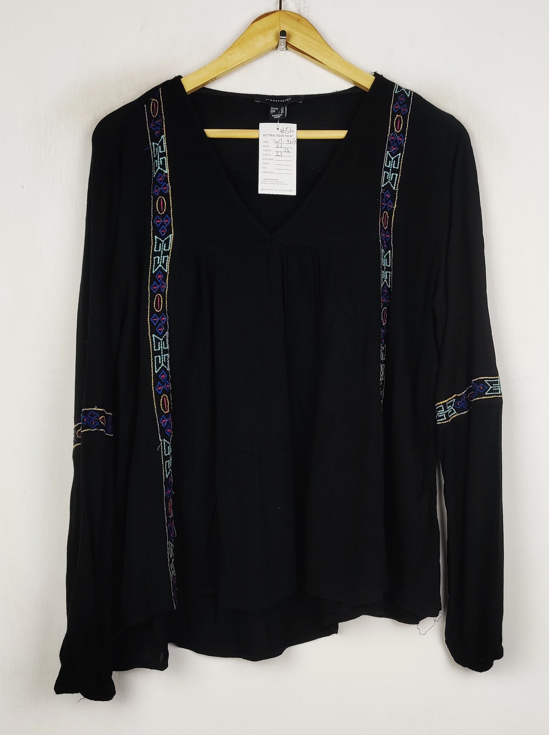 Buy online pre-used pre-loved 100% authentic & Original branded Atmosphere (SWT-9656) available in Pakistan. Top international brands avilable.