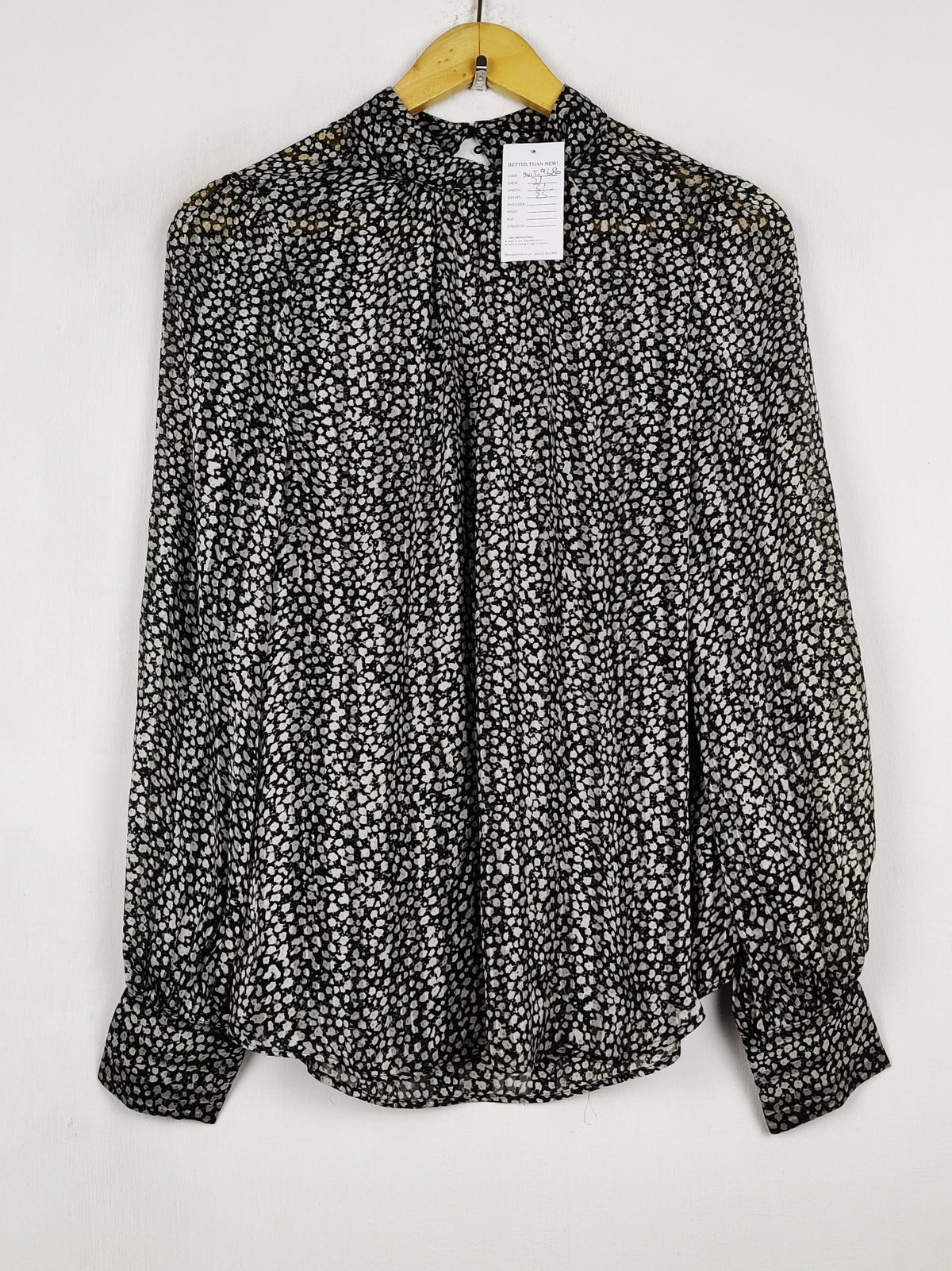 Buy online pre-used pre-loved 100% authentic & Original branded H&M (SWT-9680) available in Pakistan. Top international brands avilable.