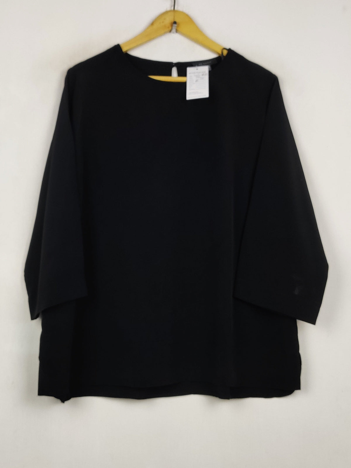 Buy online pre-used pre-loved 100% authentic & Original branded Primark (SWT-9682) available in Pakistan. Top international brands avilable.