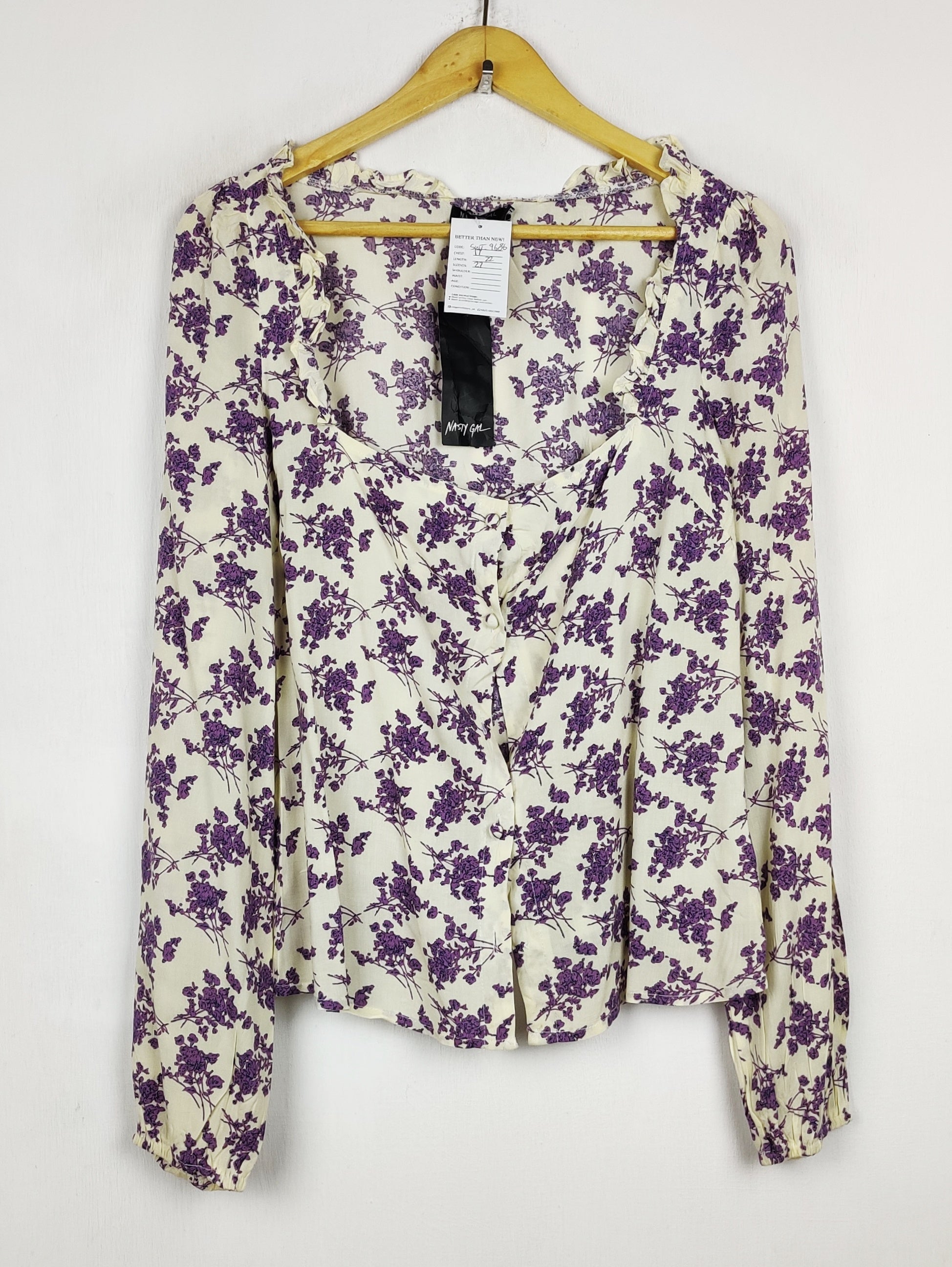 Buy online pre-used pre-loved 100% authentic & Original branded Nasty Gal (SWT-9686) available in Pakistan. Top international brands avilable.