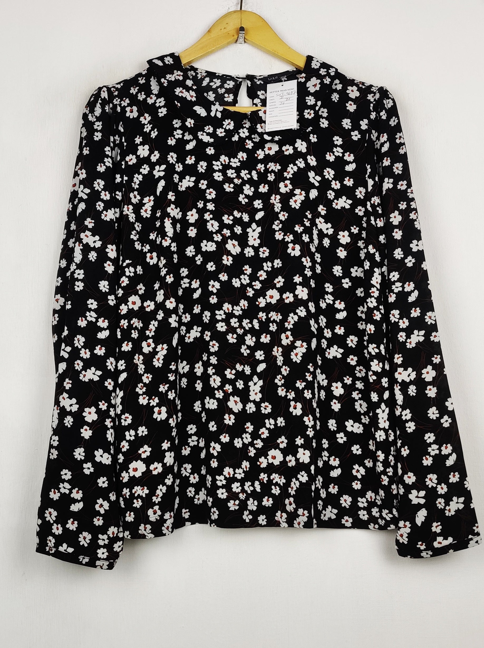 Buy online pre-used pre-loved 100% authentic & Original branded Marks & Spencer (SWT-9697) available in Pakistan. Top international brands avilable.
