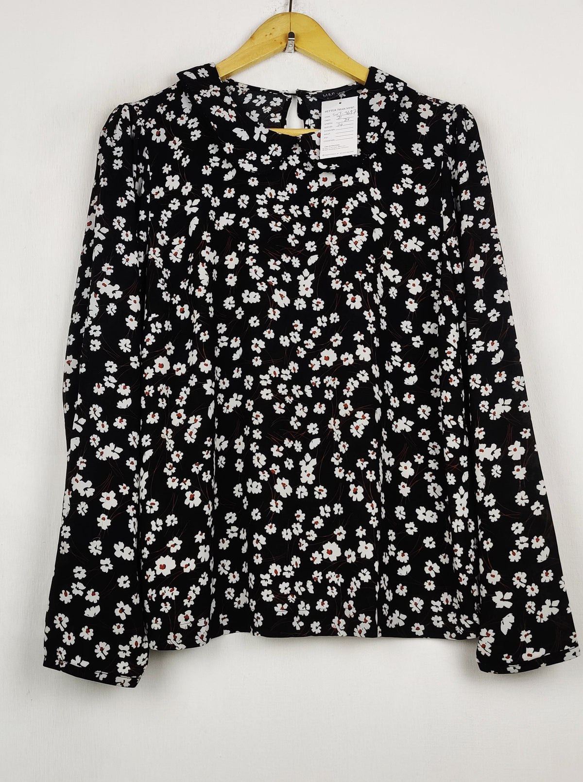 Buy online pre-used pre-loved 100% authentic & Original branded Marks & Spencer (SWT-9697) available in Pakistan. Top international brands avilable.