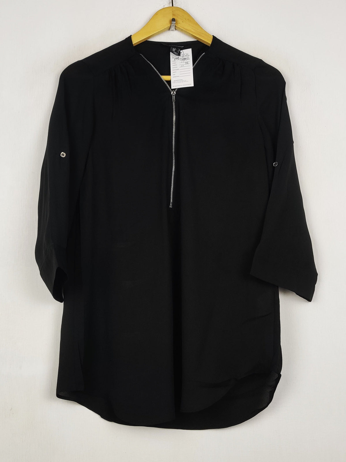 Buy online pre-used pre-loved 100% authentic & Original branded Atmosphere (SWT-9724) available in Pakistan. Top international brands avilable.
