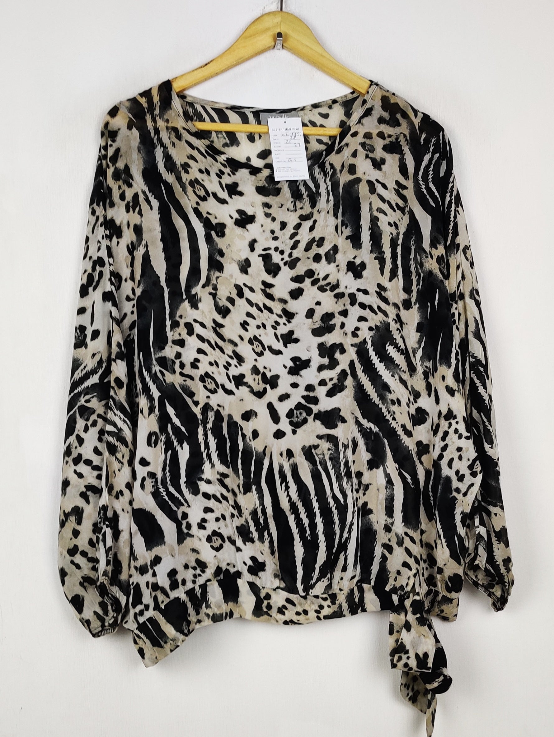 Buy online pre-used pre-loved 100% authentic & Original branded Wallis (SWT-9732) available in Pakistan. Top international brands avilable.