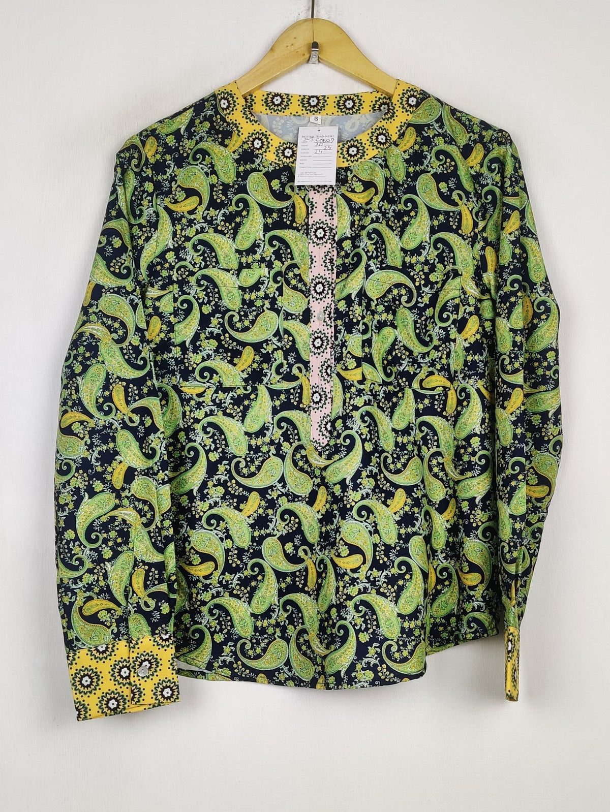 Buy online pre-used pre-loved 100% authentic & Original branded Unknown Brand (SWT-9807) available in Pakistan. Top international brands avilable.
