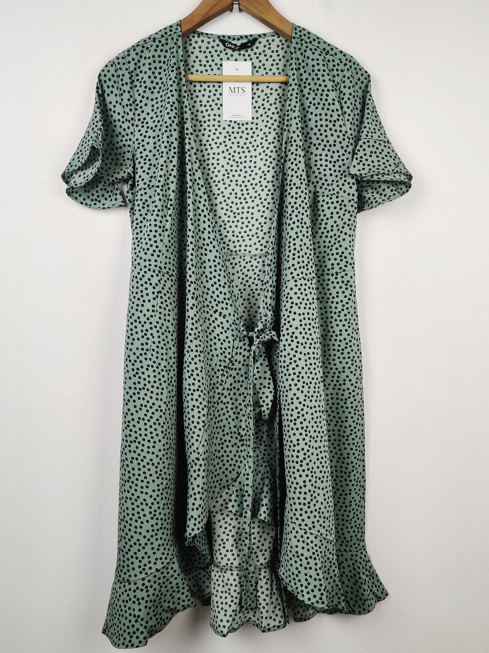 Buy online pre-used pre-loved 100% authentic & Original branded Only (SWT-980) available in Pakistan. Top international brands avilable.