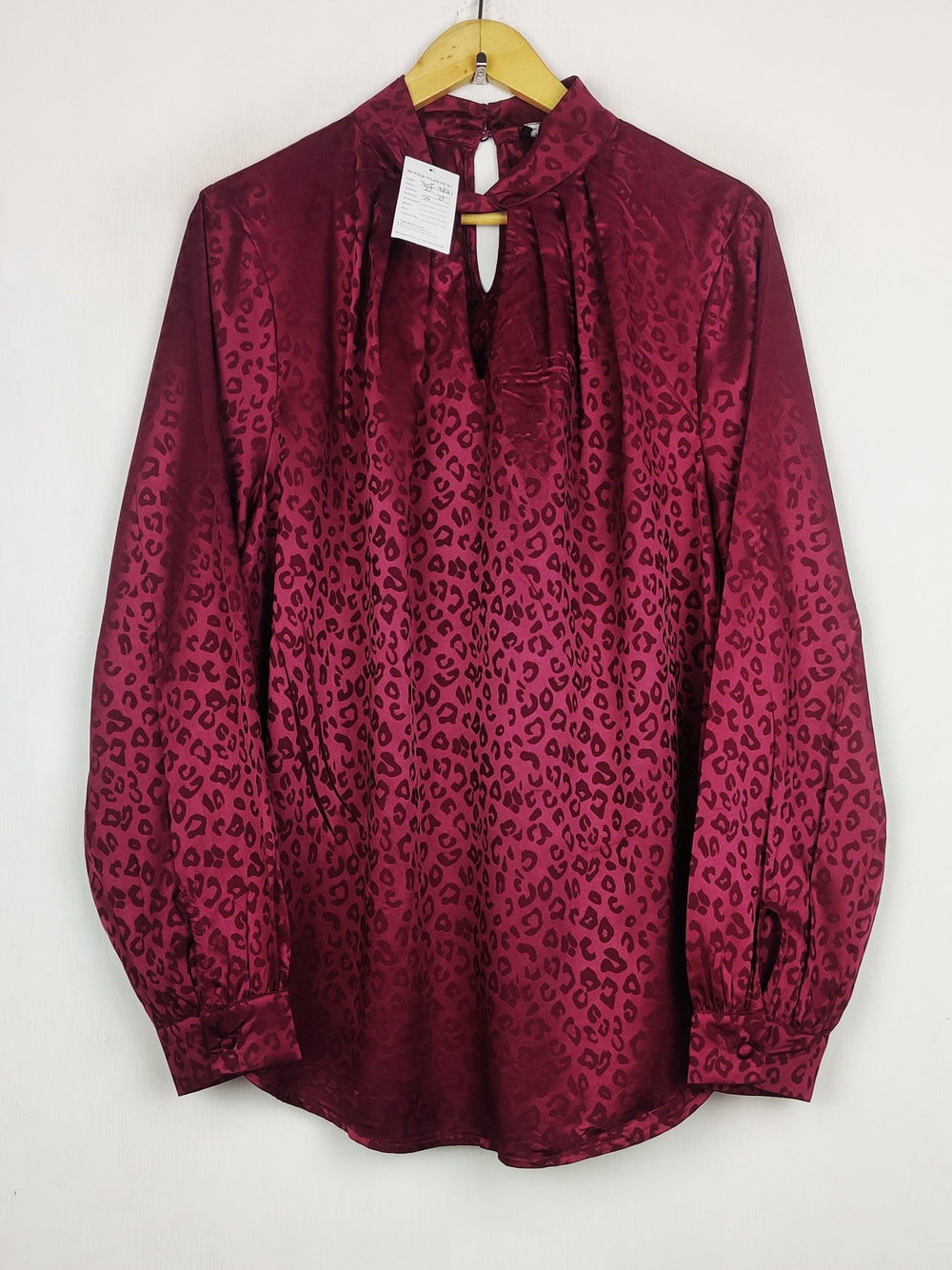 Buy online pre-used pre-loved 100% authentic & Original branded New Look (SWT-9821) available in Pakistan. Top international brands avilable.