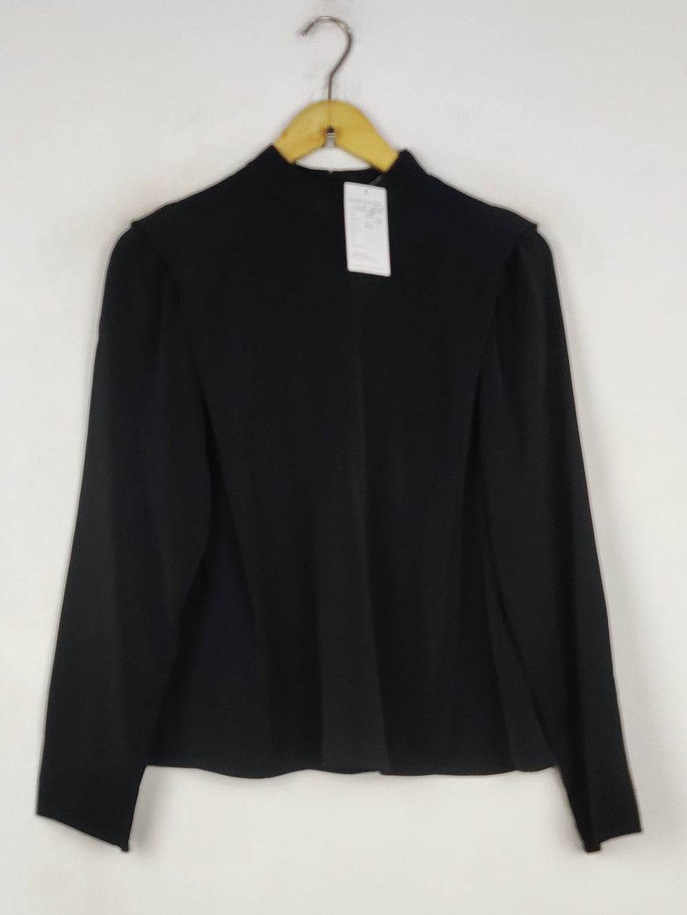 Buy online pre-used pre-loved 100% authentic & Original branded H&M (SWT-9847) available in Pakistan. Top international brands avilable.