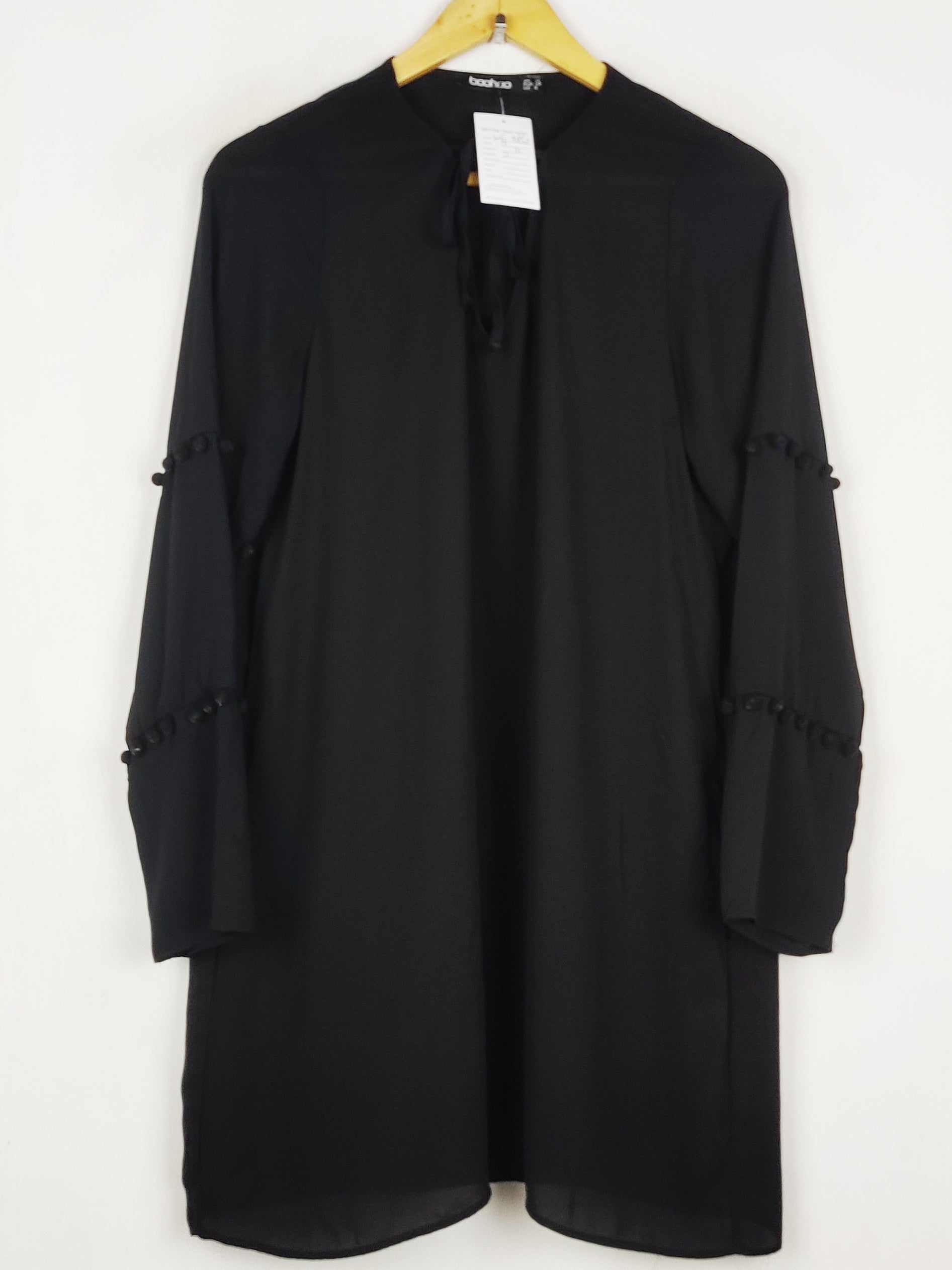 Buy online pre-used pre-loved 100% authentic & Original branded Boohoo (SWT-9852) available in Pakistan. Top international brands avilable.