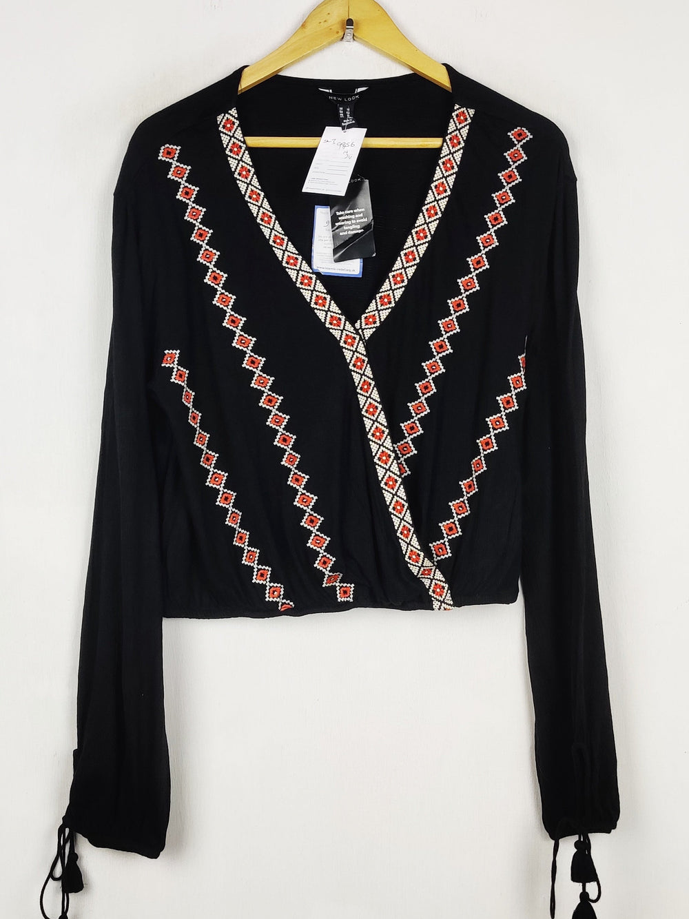 Buy online pre-used pre-loved 100% authentic & Original branded New Look (SWT-9856) available in Pakistan. Top international brands avilable.