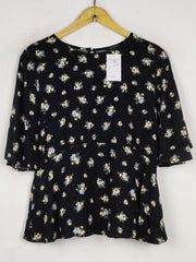 Buy online pre-used pre-loved 100% authentic & Original branded Pep&Co (SWT-9867) available in Pakistan. Top international brands avilable.