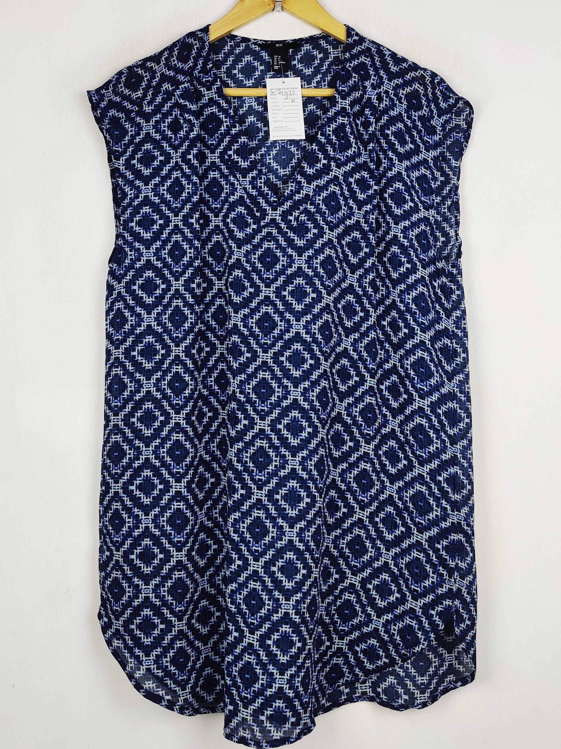 Buy online pre-used pre-loved 100% authentic & Original branded H&M (SWT-9875) available in Pakistan. Top international brands avilable.