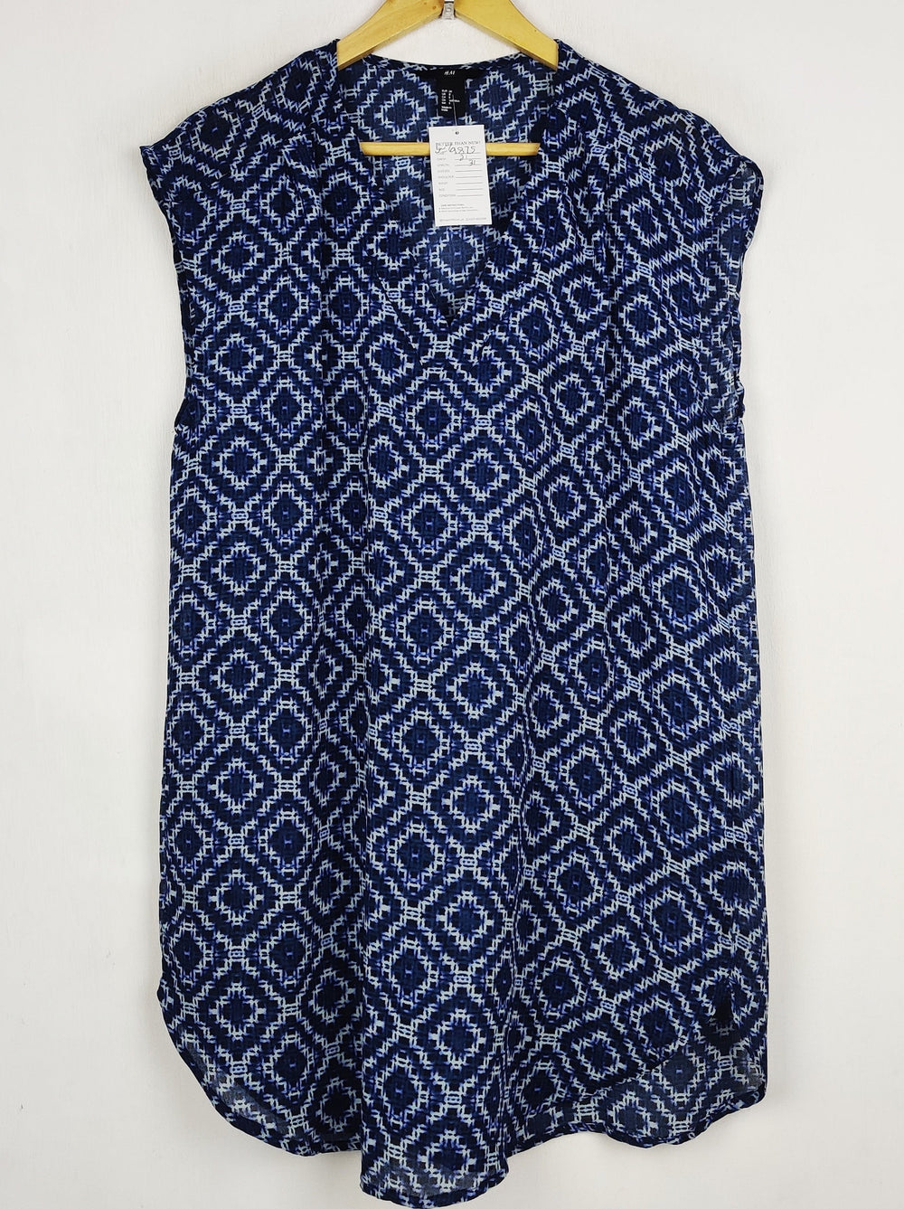 Buy online pre-used pre-loved 100% authentic & Original branded H&M (SWT-9875) available in Pakistan. Top international brands avilable.